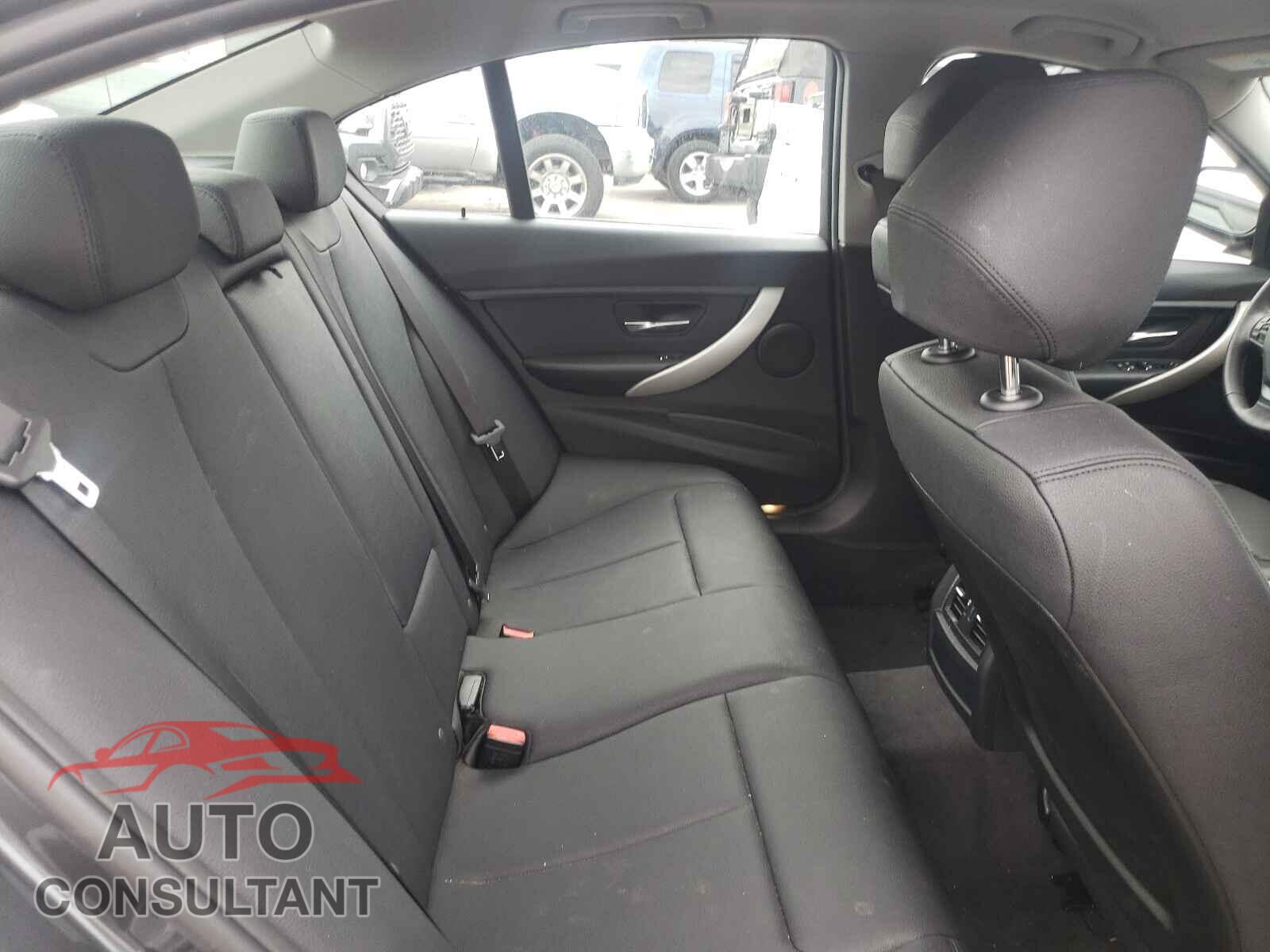 BMW 3 SERIES 2017 - WBA8E1G38HNU17792