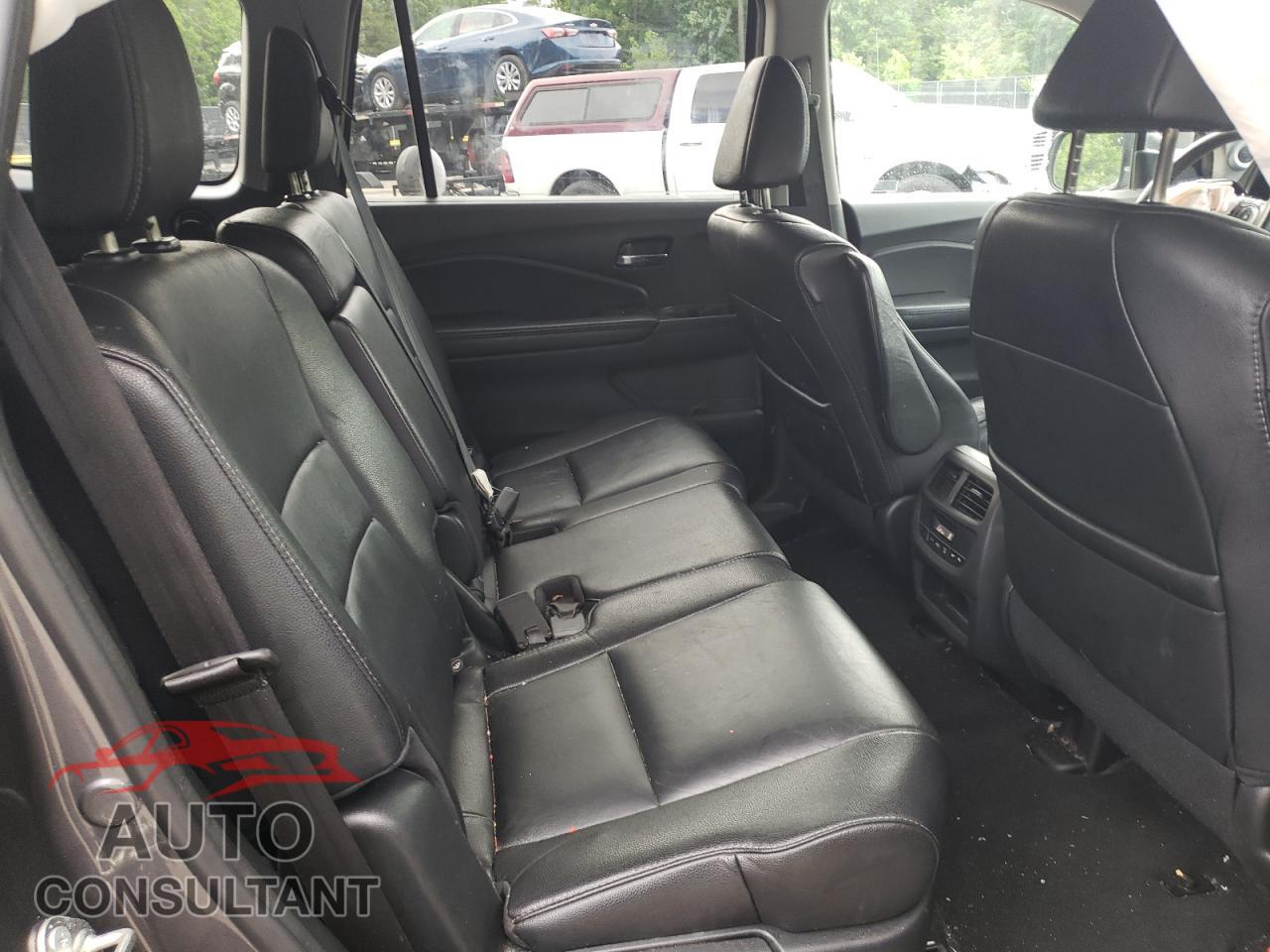 HONDA PILOT 2017 - 5FNYF6H52HB055969