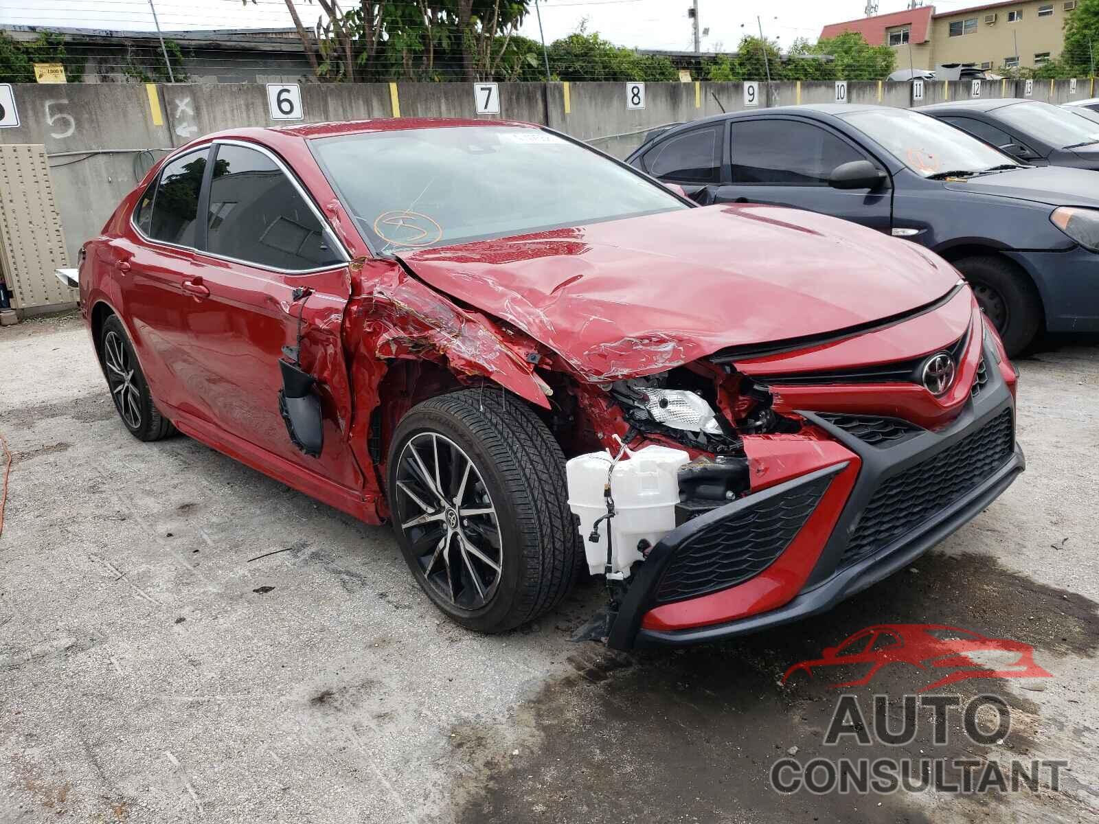 TOYOTA CAMRY 2021 - 4T1G11AK5MU436306