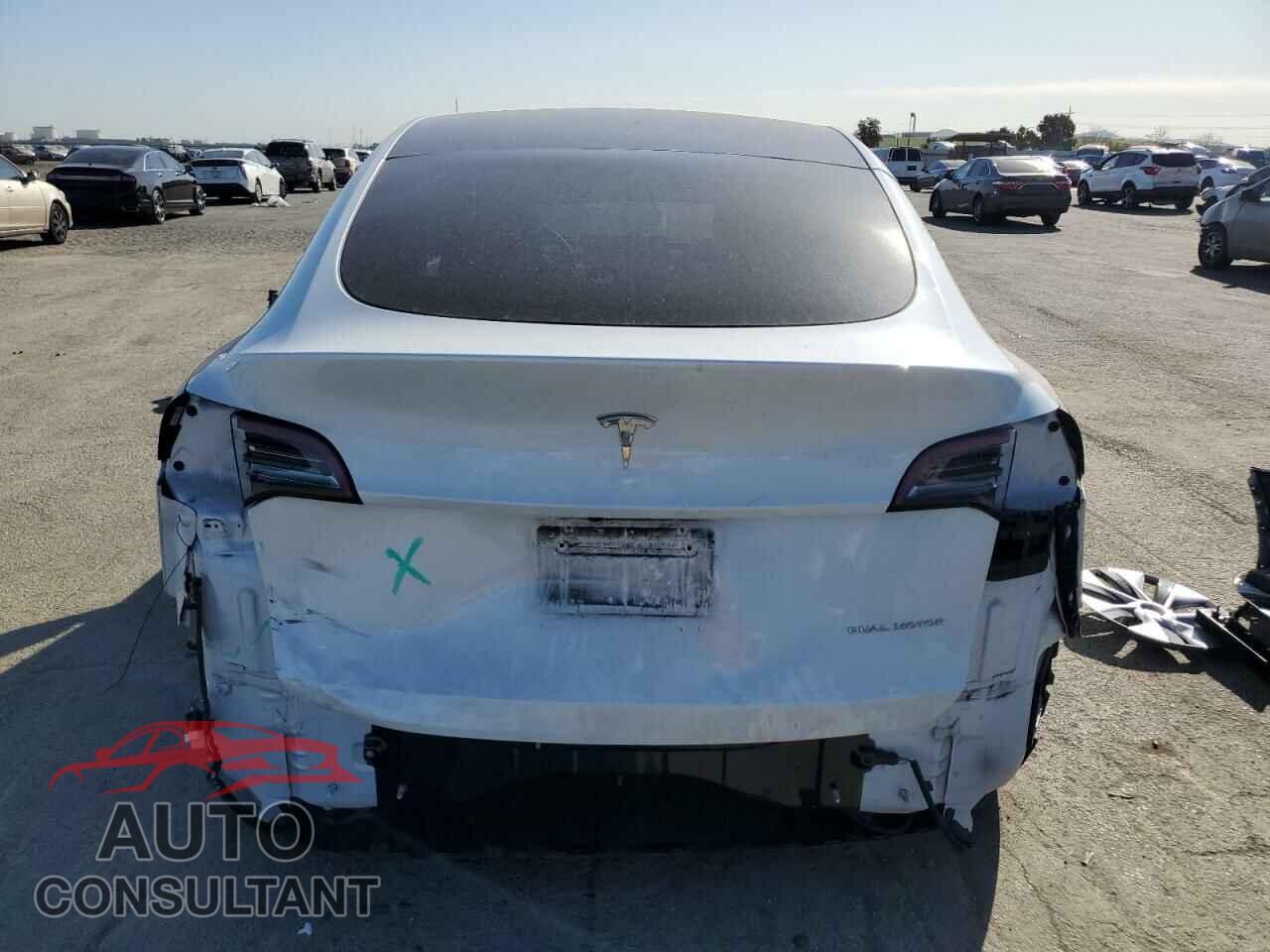 TESLA MODEL Y 2021 - 5YJYGDEEXMF094437