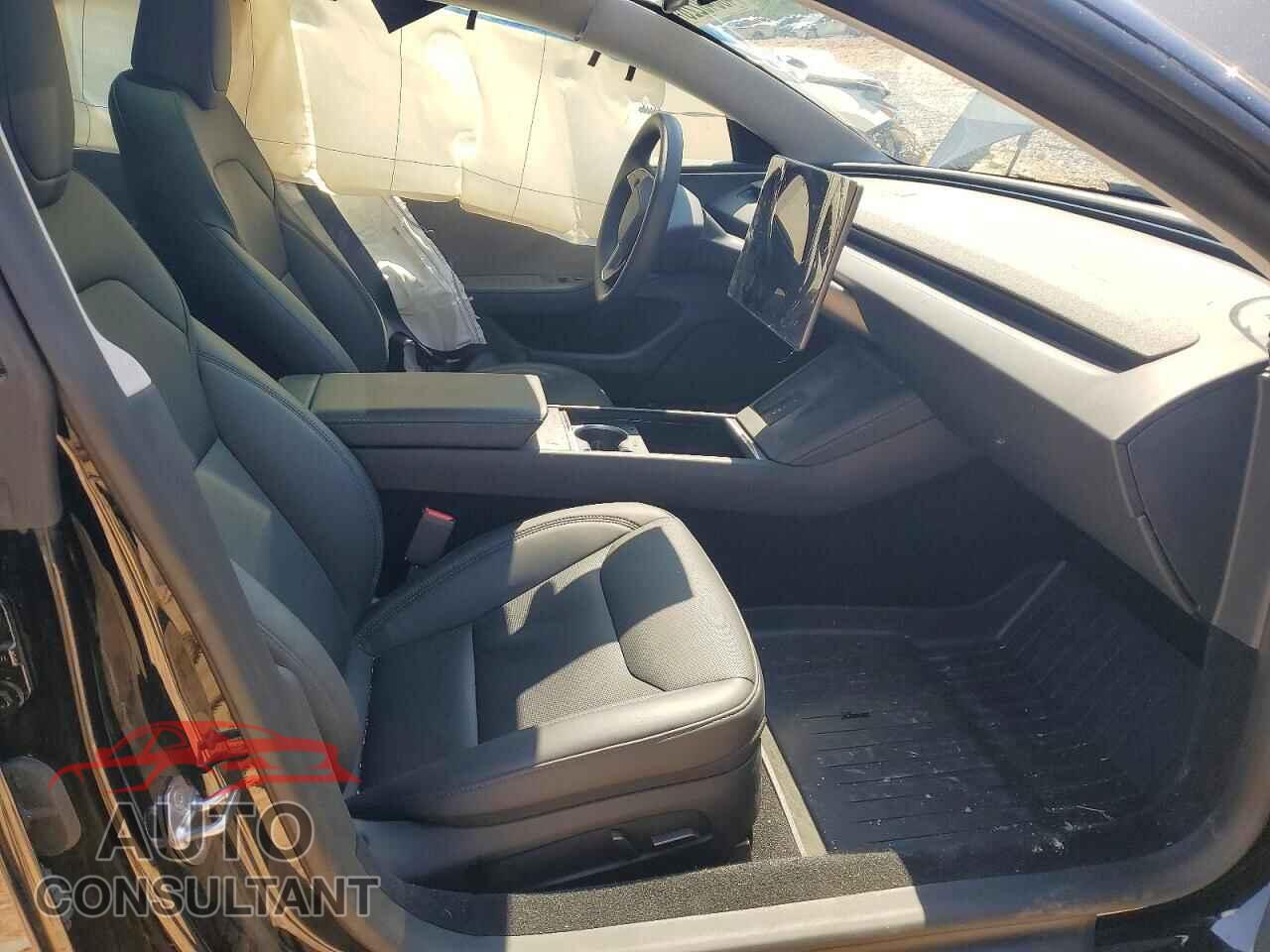 TESLA MODEL 3 2025 - 5YJ3E1EA0SF041156