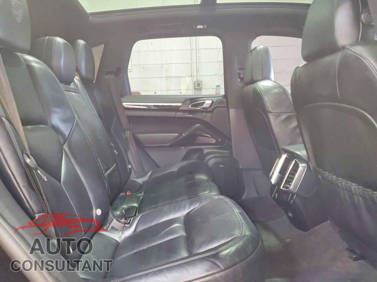PORSCHE CAYENNE 2017 - WP1AA2A21HKA80193