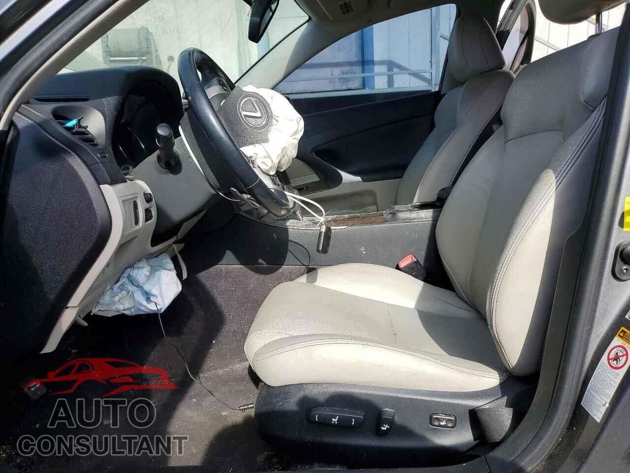 LEXUS IS 2012 - JTHBF5C20C5177686