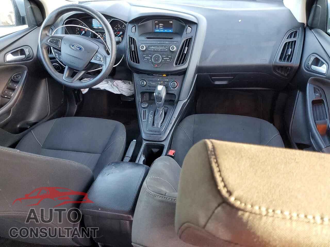 FORD FOCUS 2015 - 1FADP3F25FL300735