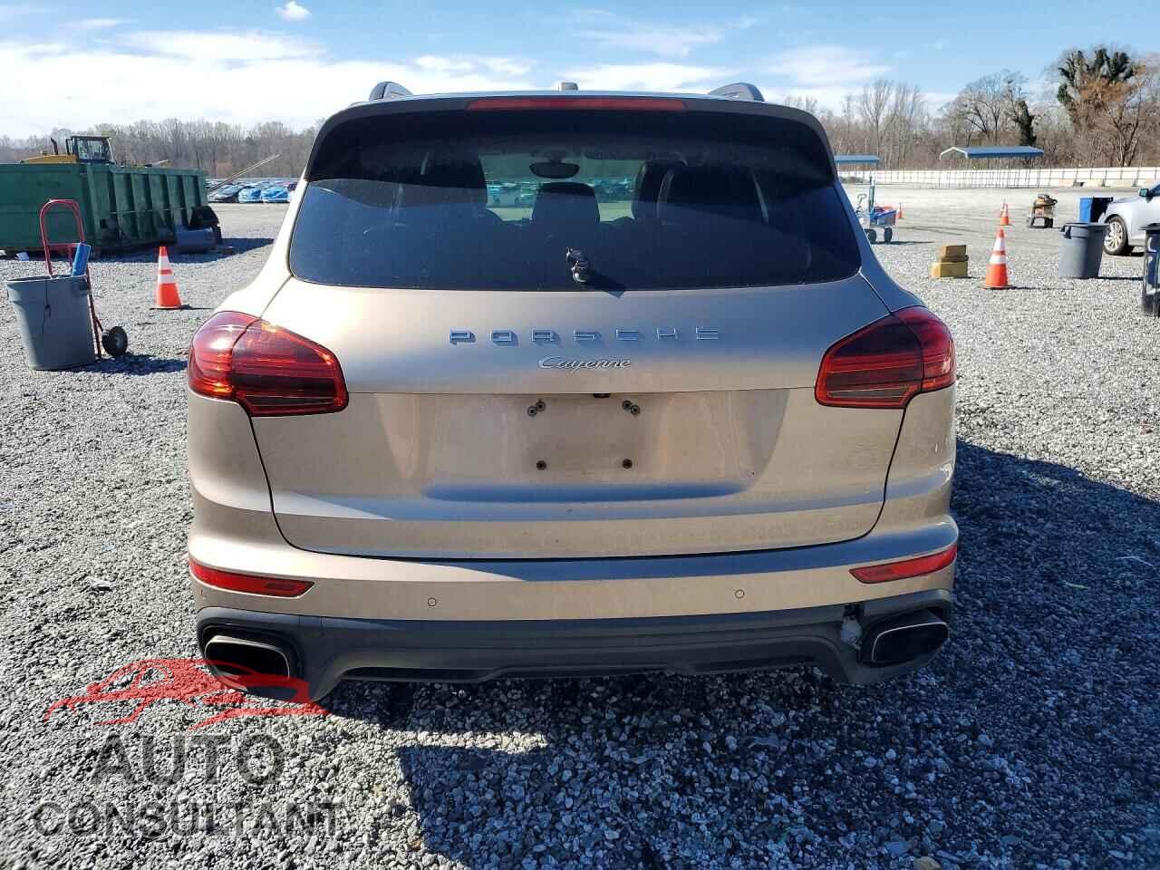 PORSCHE CAYENNE 2016 - WP1AA2A21GKA15097