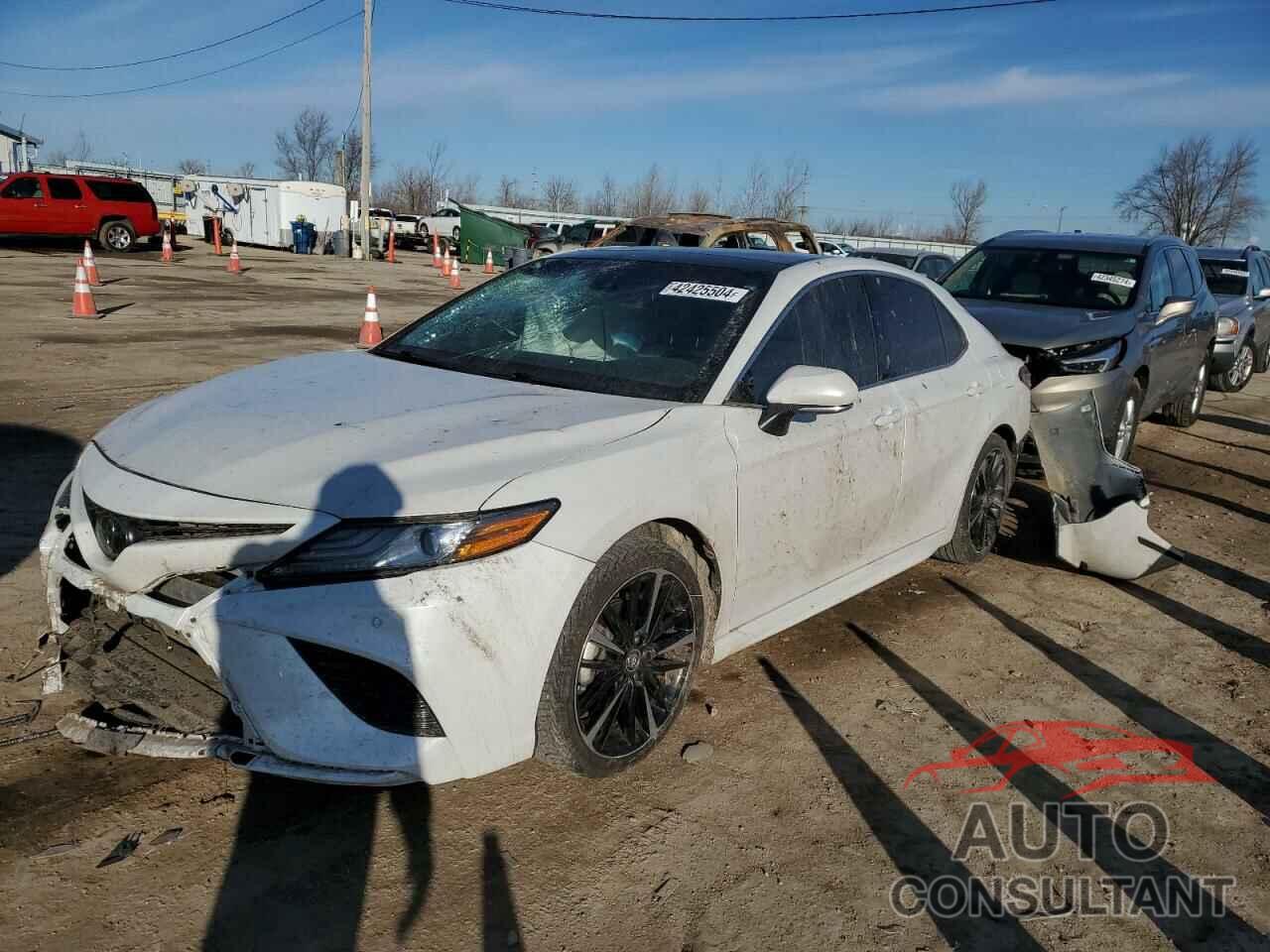 TOYOTA CAMRY 2018 - 4T1B61HK2JU099140