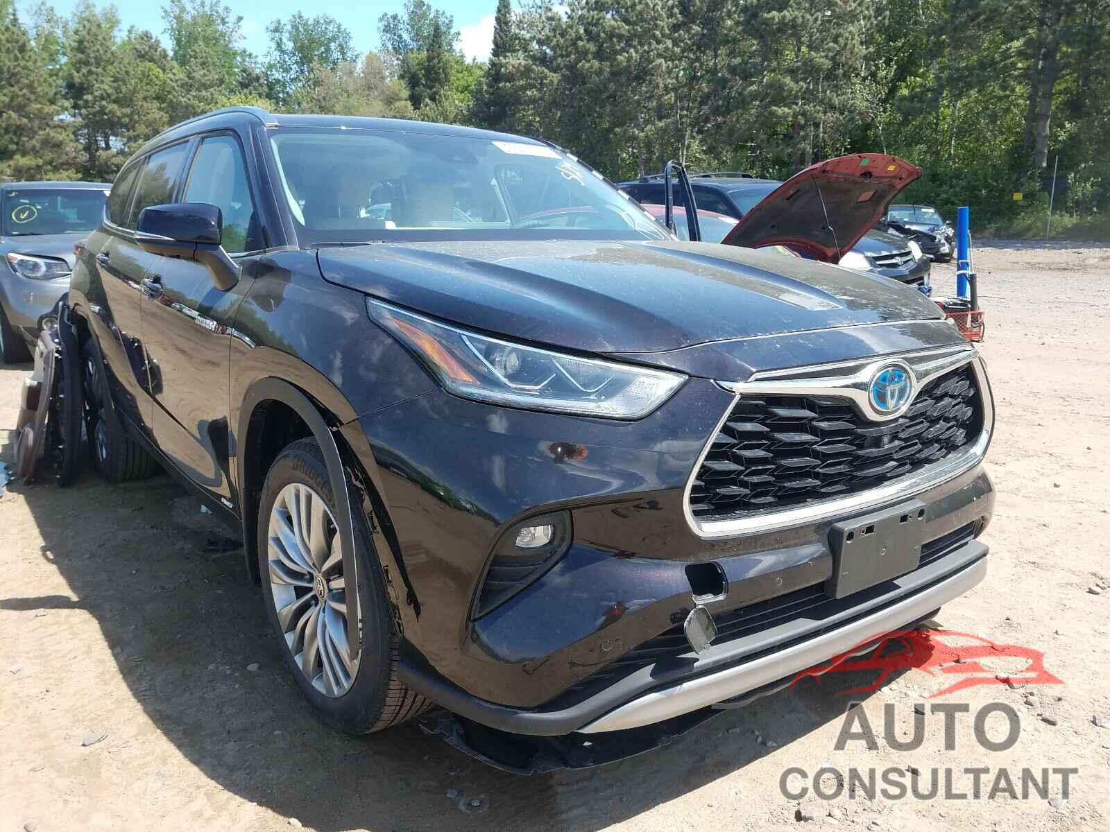 TOYOTA HIGHLANDER 2021 - 5TDEBRCHXMS029093