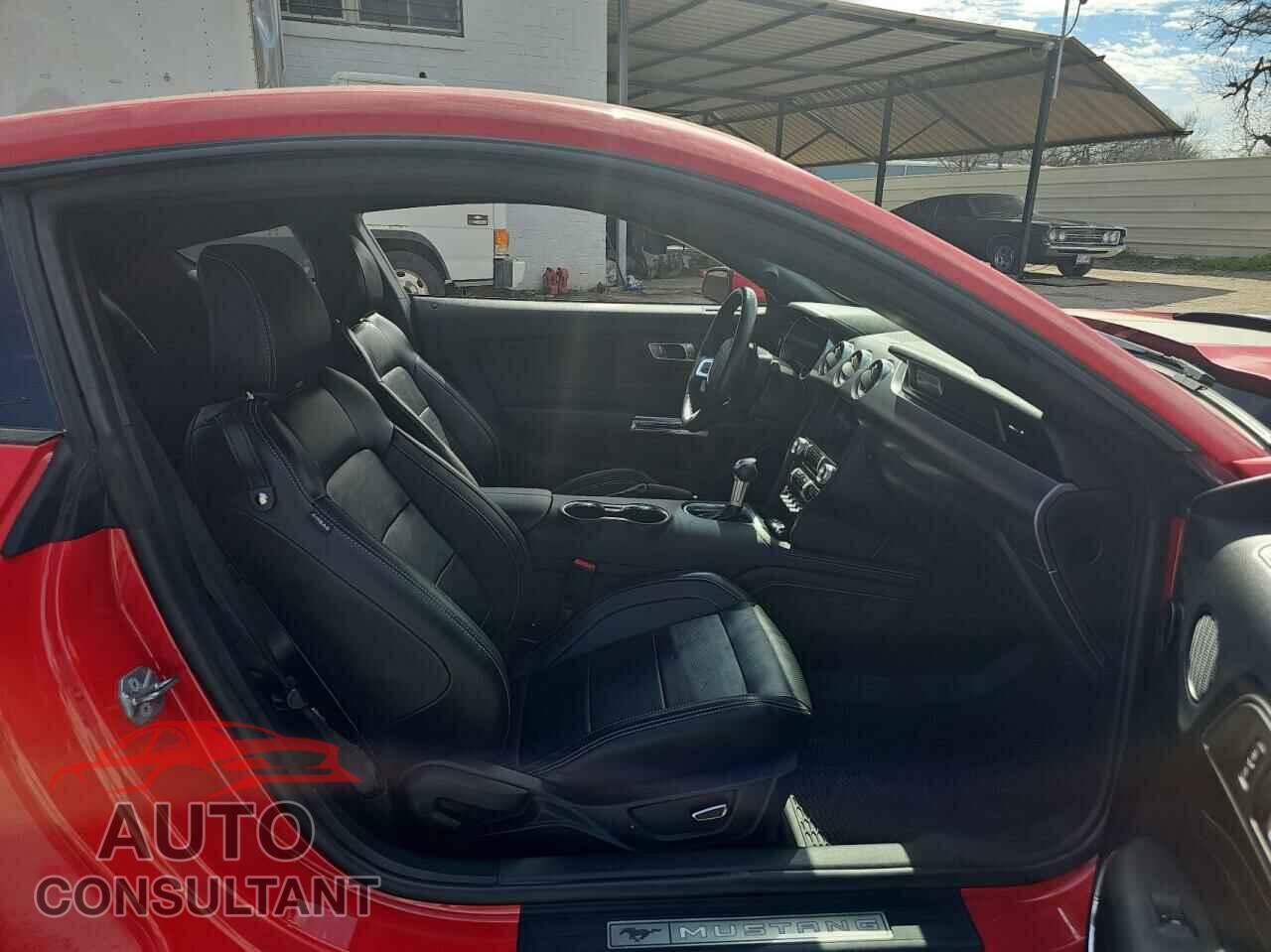 FORD MUSTANG 2019 - 1FA6P8CF9K5194351