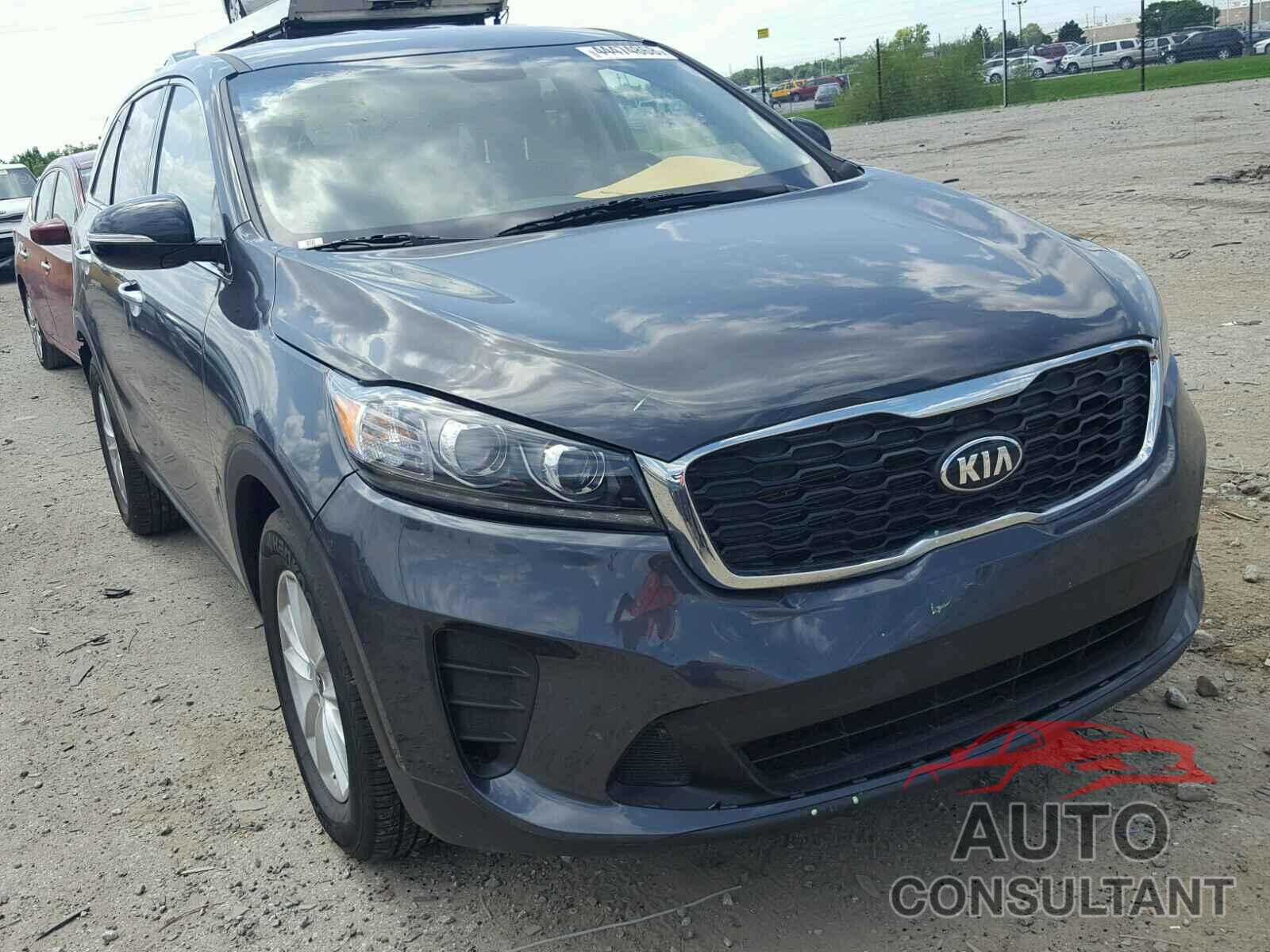 KIA SORENTO LX 2019 - 5XYPG4A55KG443124