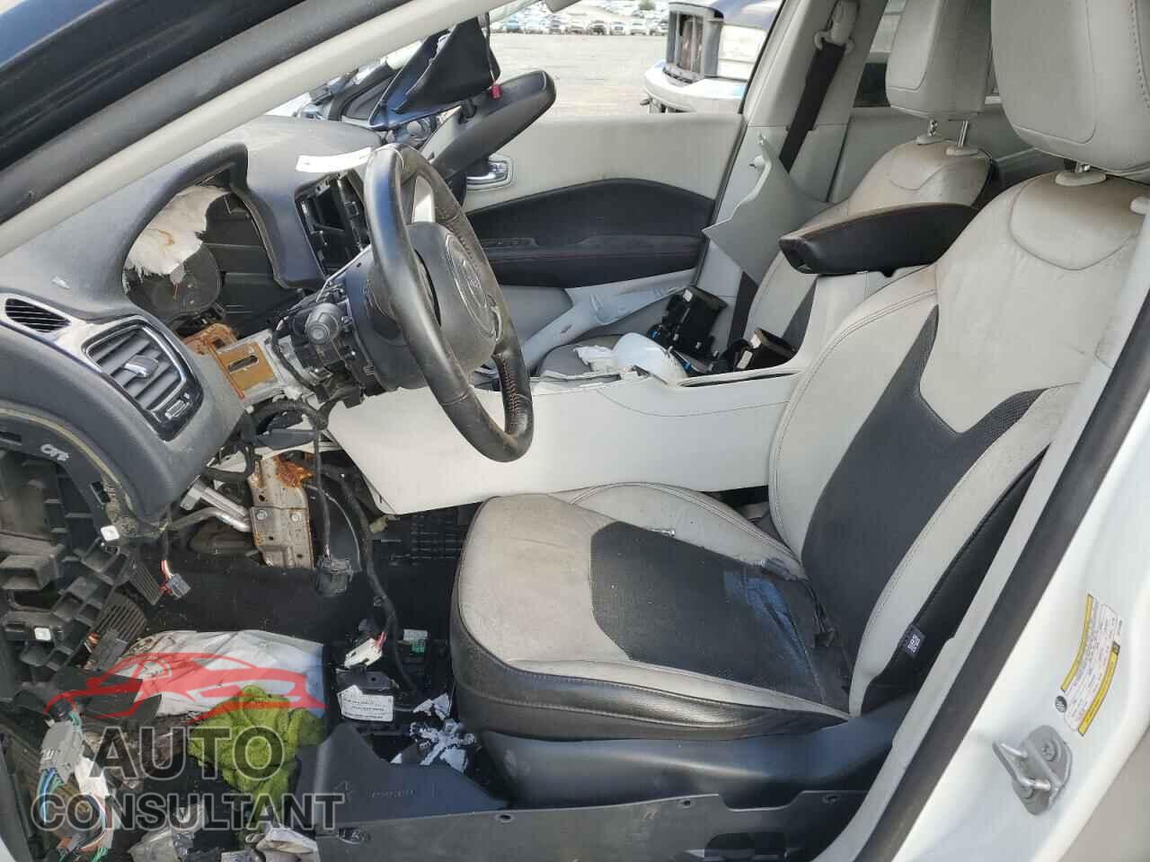 JEEP COMPASS 2020 - 3C4NJDCB2LT111485