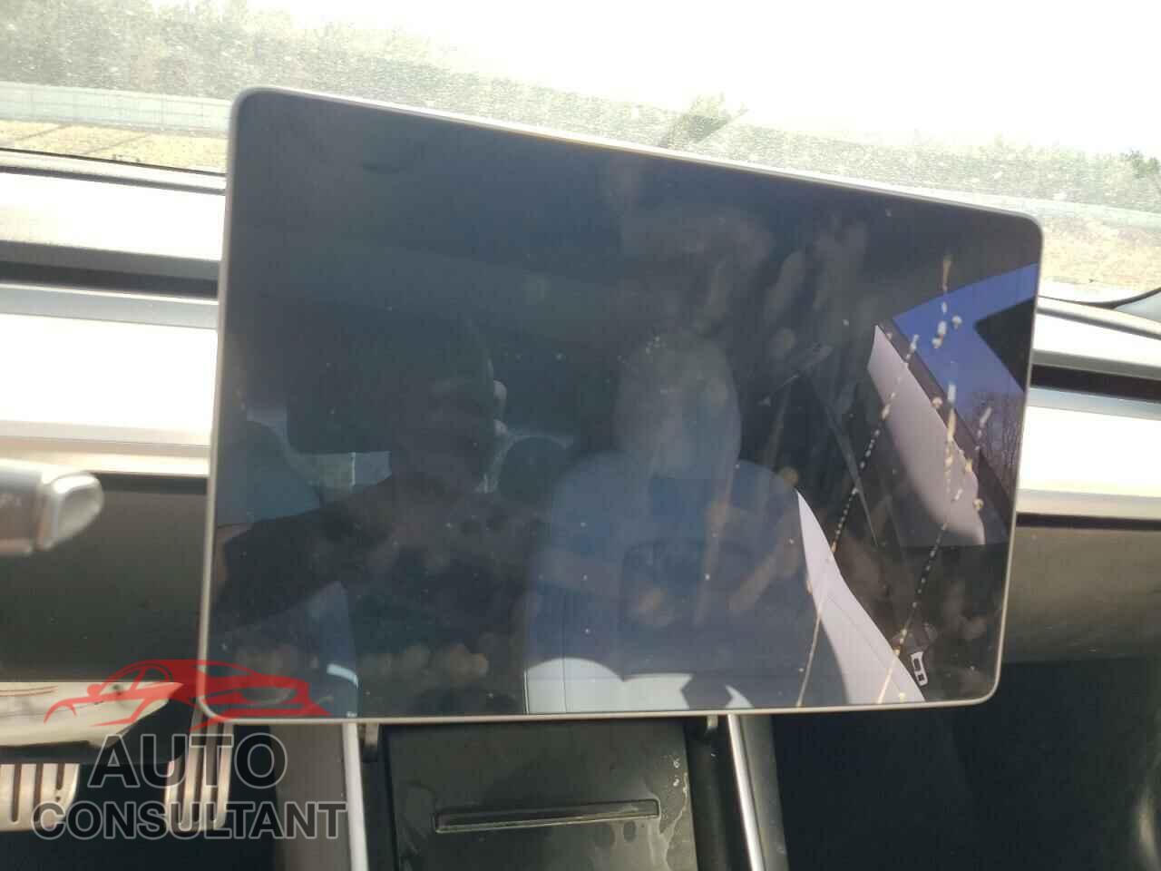 TESLA MODEL 3 2019 - 5YJ3E1EB2KF474552