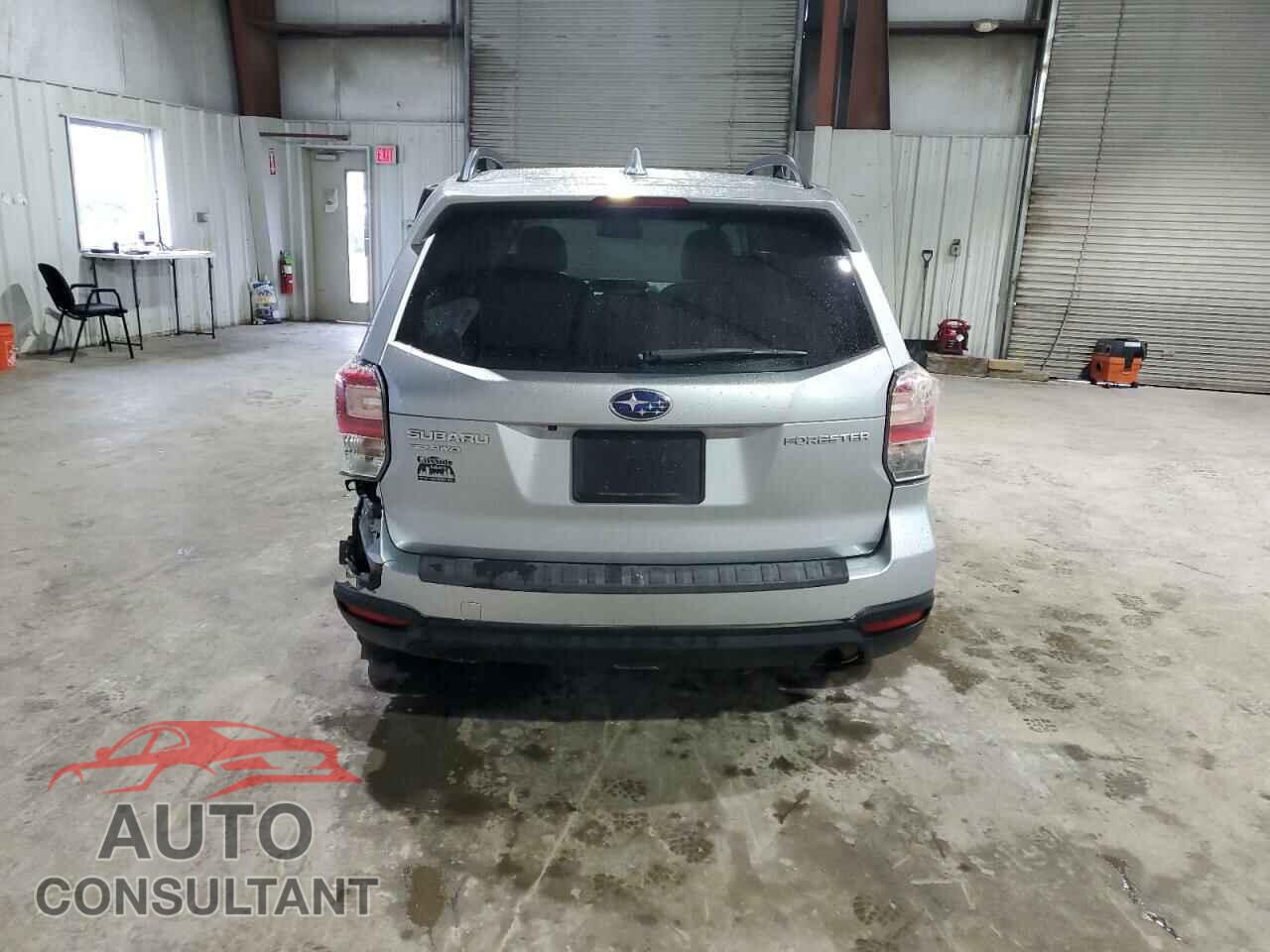 SUBARU FORESTER 2018 - JF2SJAEC7JH483702
