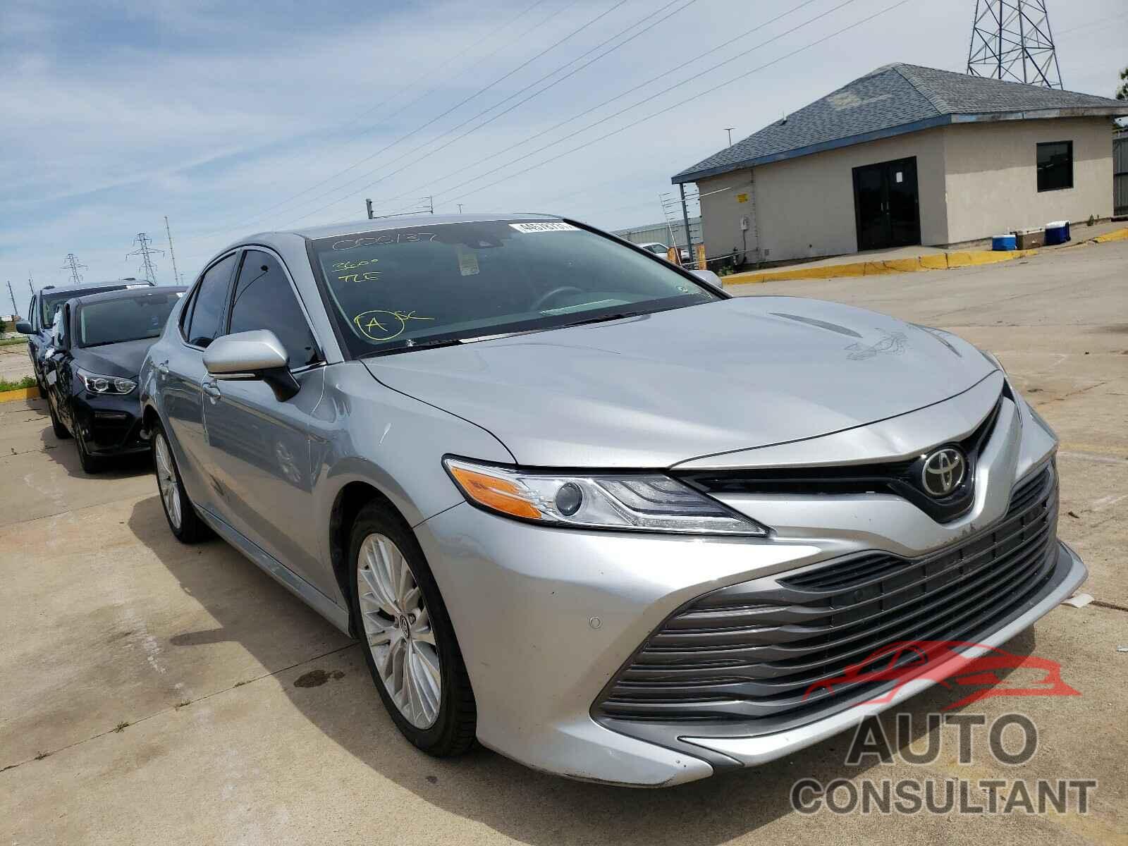 TOYOTA CAMRY 2018 - 4T1B11HK7JU005137
