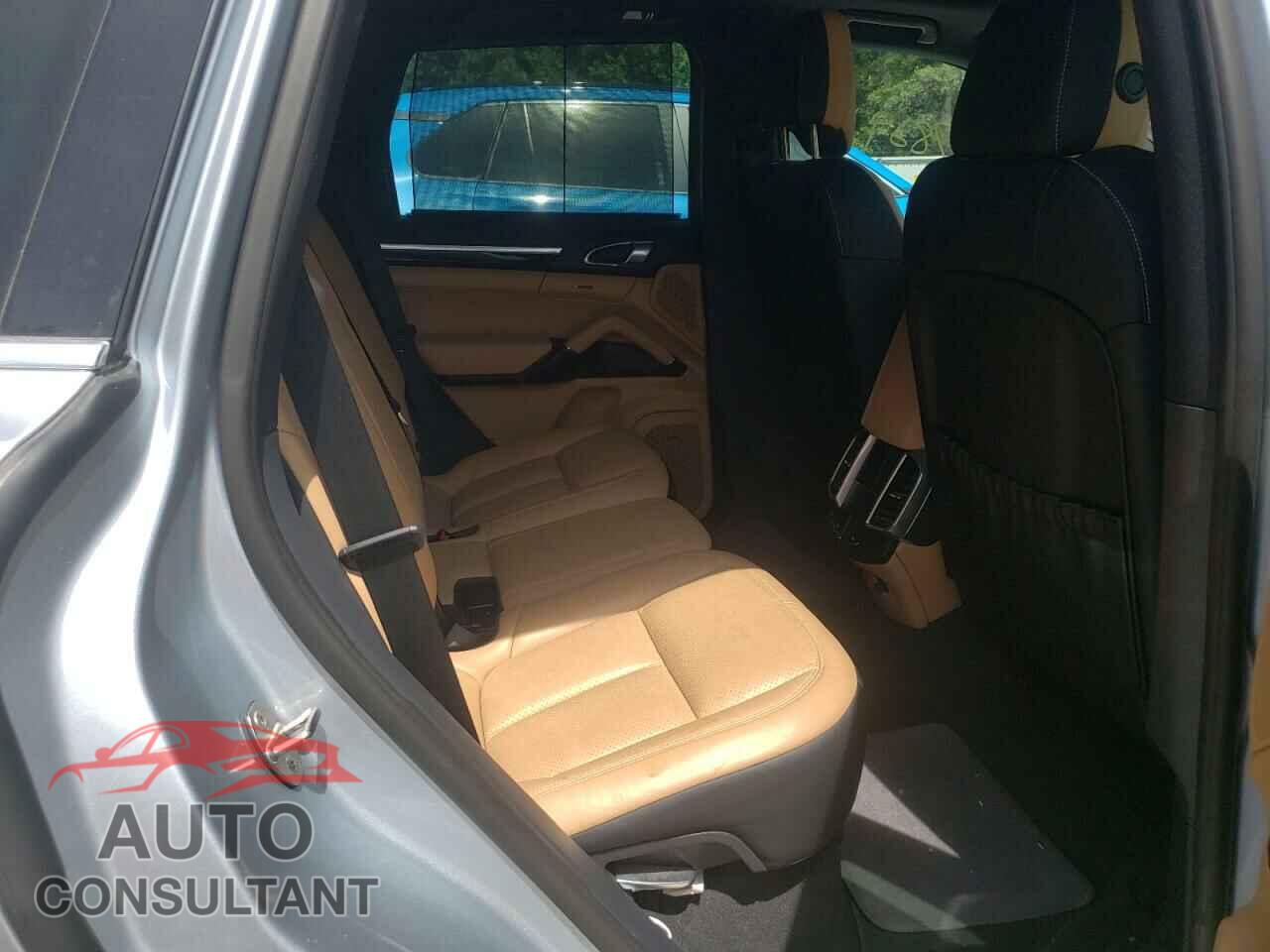 PORSCHE CAYENNE 2016 - WP1AA2A20GKA16144