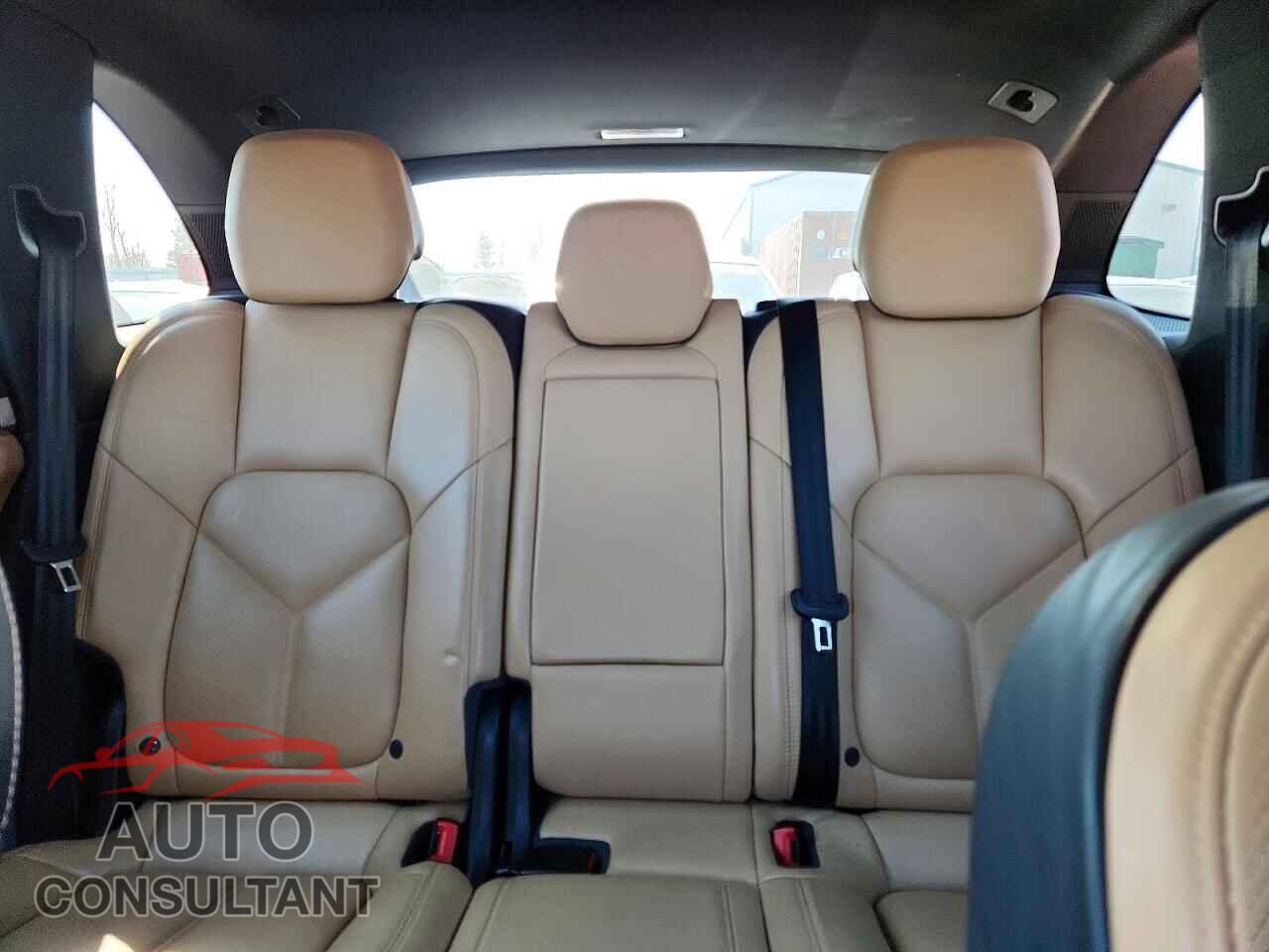 PORSCHE CAYENNE 2016 - WP1AA2A29GKA14943