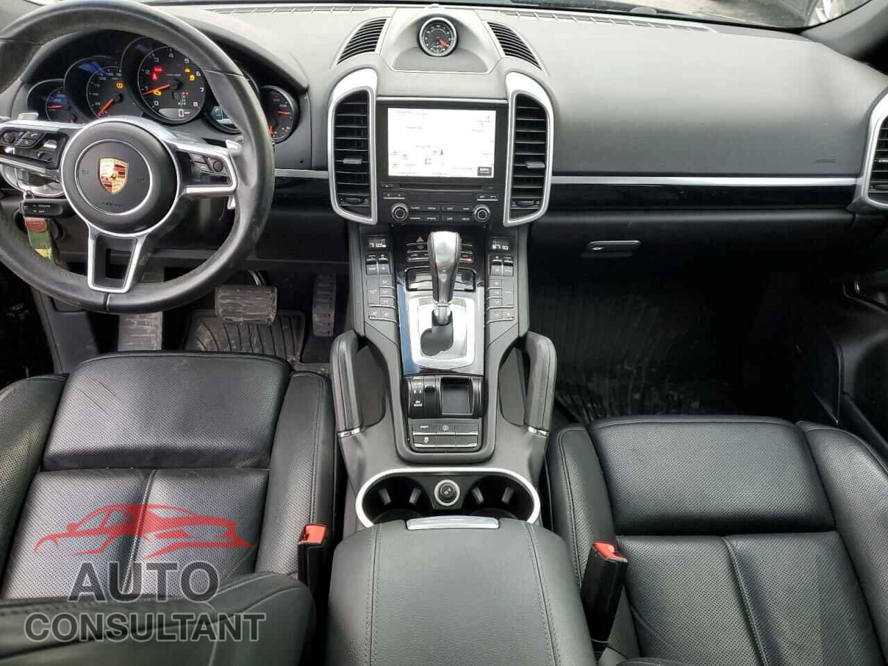 PORSCHE CAYENNE 2017 - WP1AA2A20HKA89676