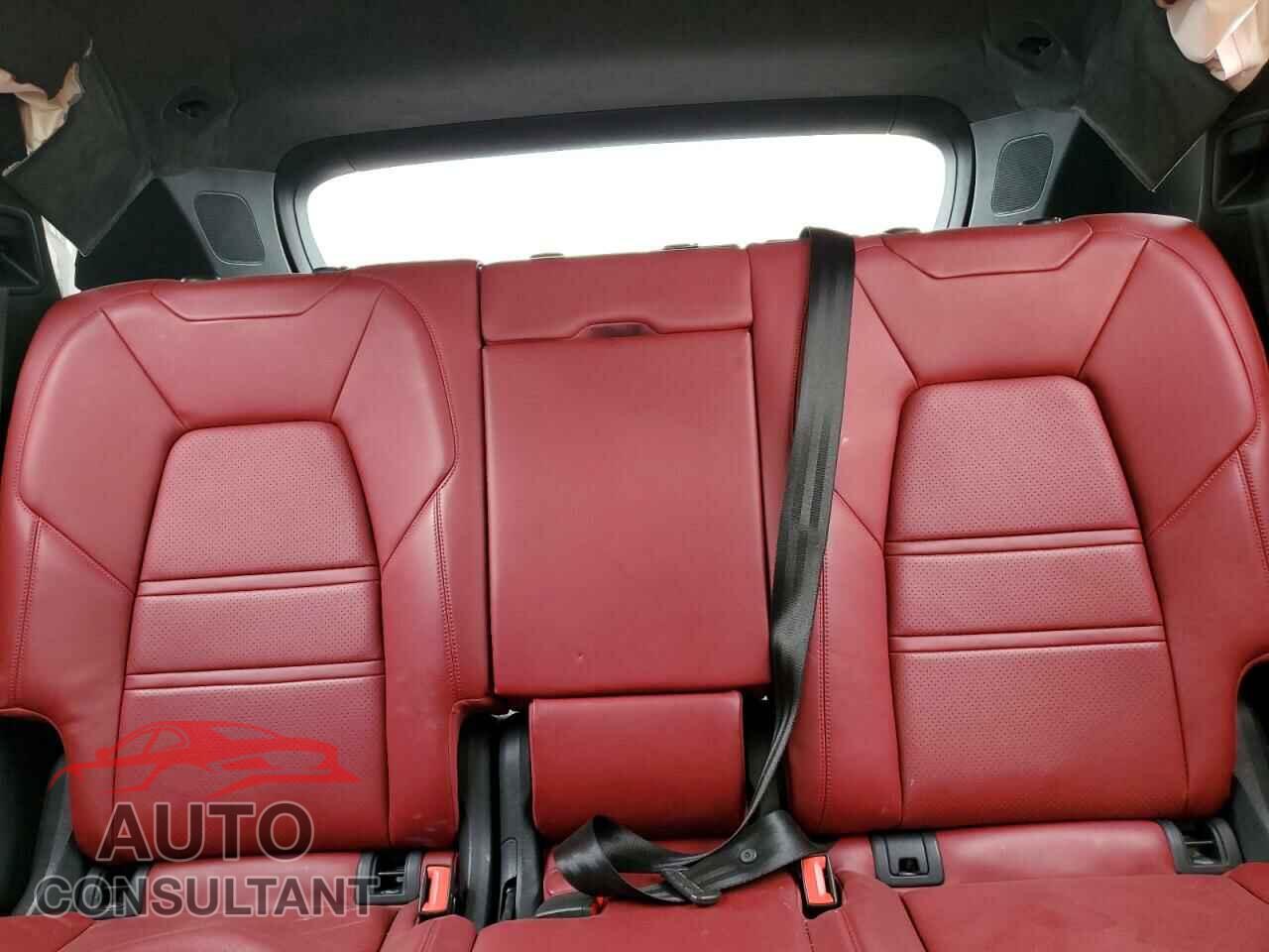PORSCHE CAYENNE 2019 - WP1AA2AY1KDA10239