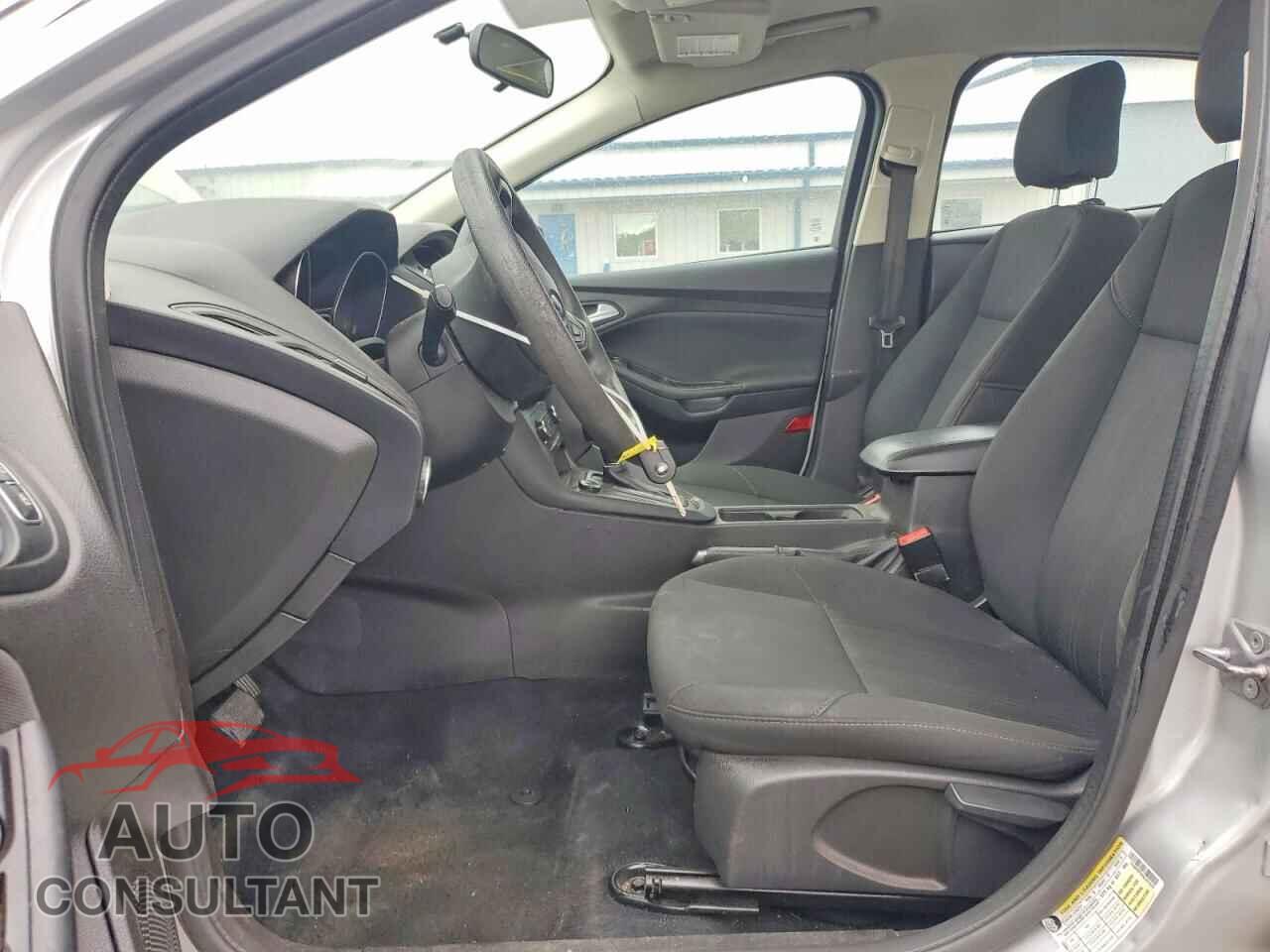 FORD FOCUS 2017 - 1FADP3F25HL201528