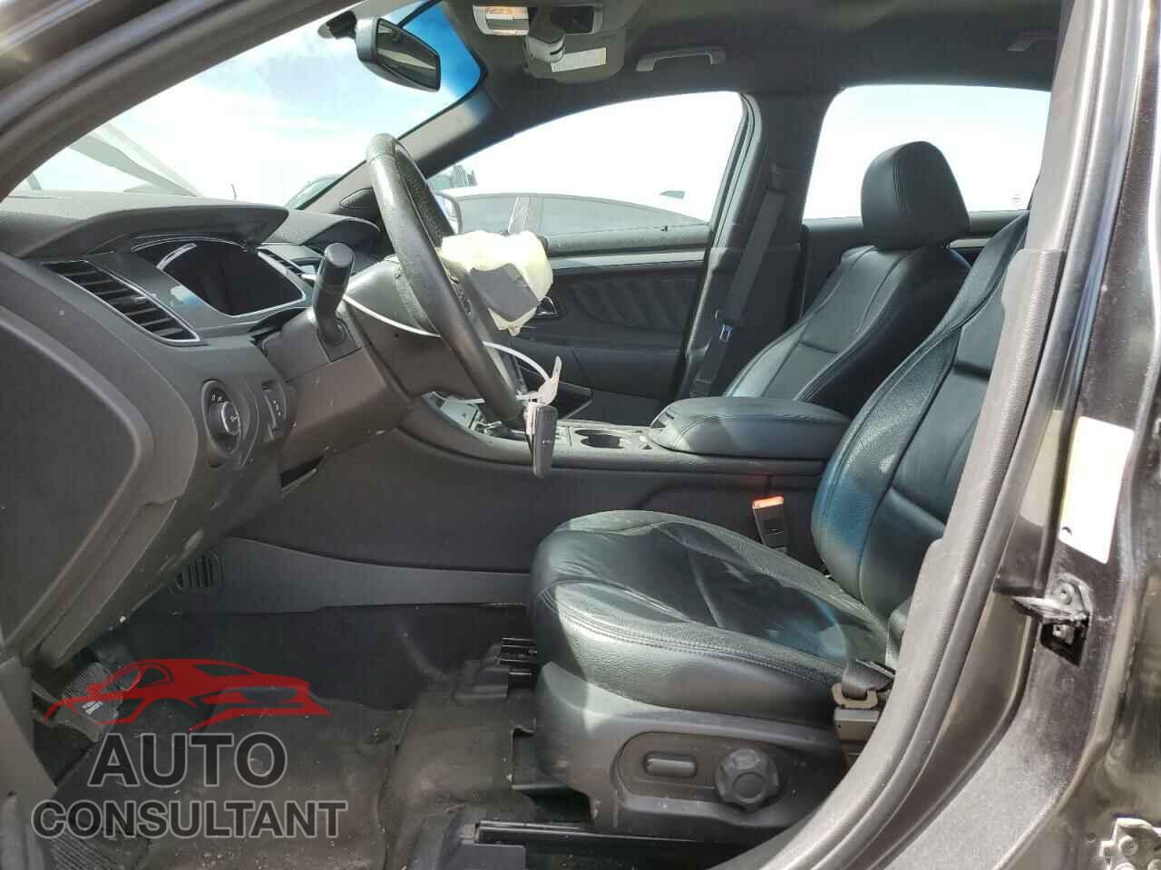 FORD TAURUS 2018 - 1FAHP2E82JG135746