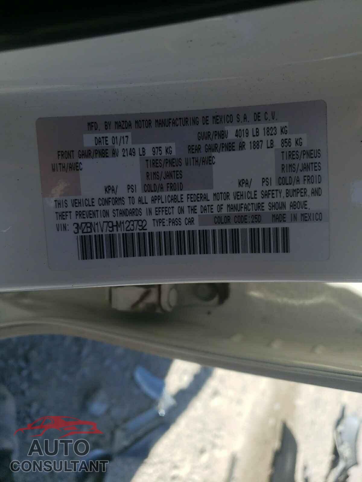 MAZDA 3 2017 - 3MZBN1V79HM123792