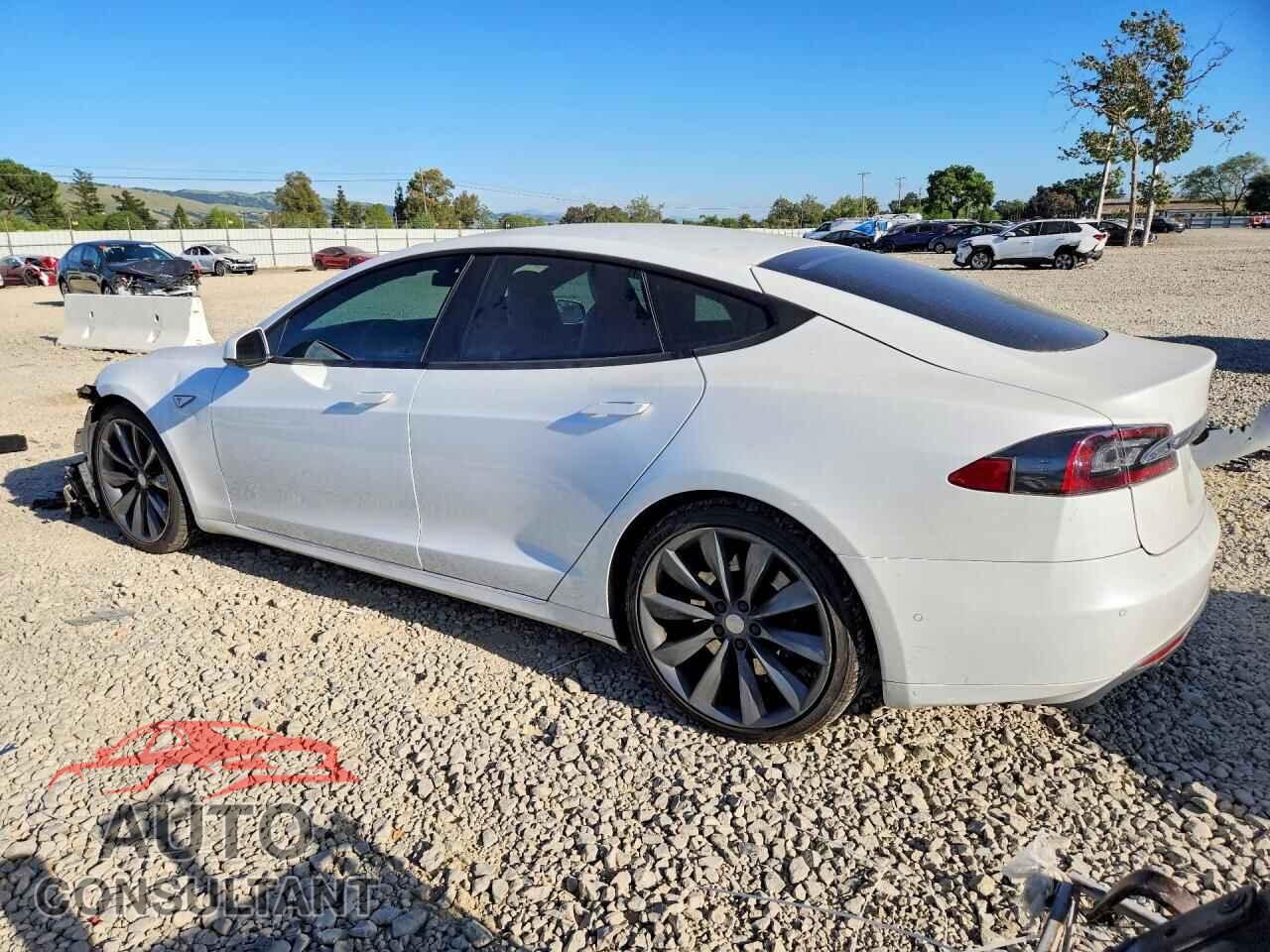 TESLA MODEL S 2015 - 5YJSA1E11FF115133