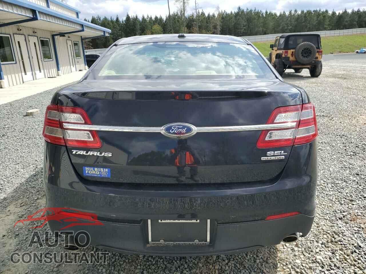FORD TAURUS 2018 - 1FAHP2E87JG122832