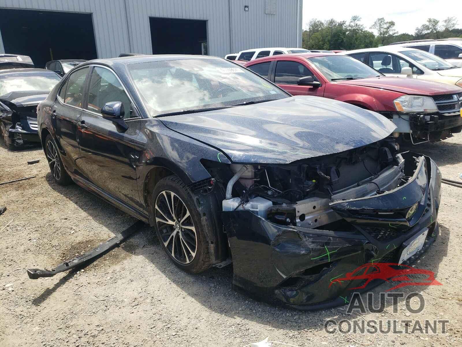 TOYOTA CAMRY 2018 - 4T1B11HK0JU640250