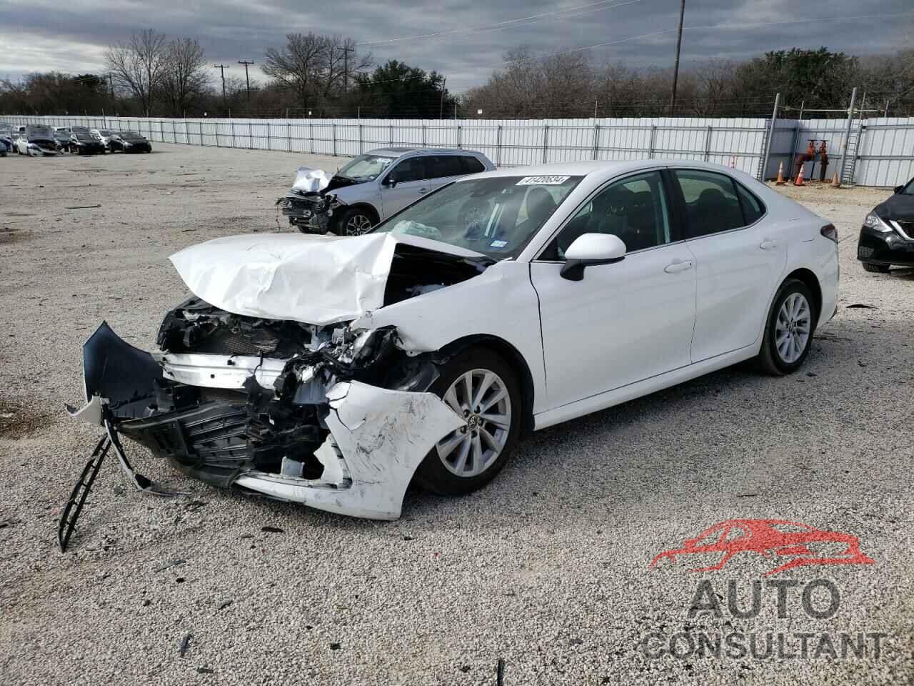 TOYOTA CAMRY 2022 - 4T1C11AK8NU665689