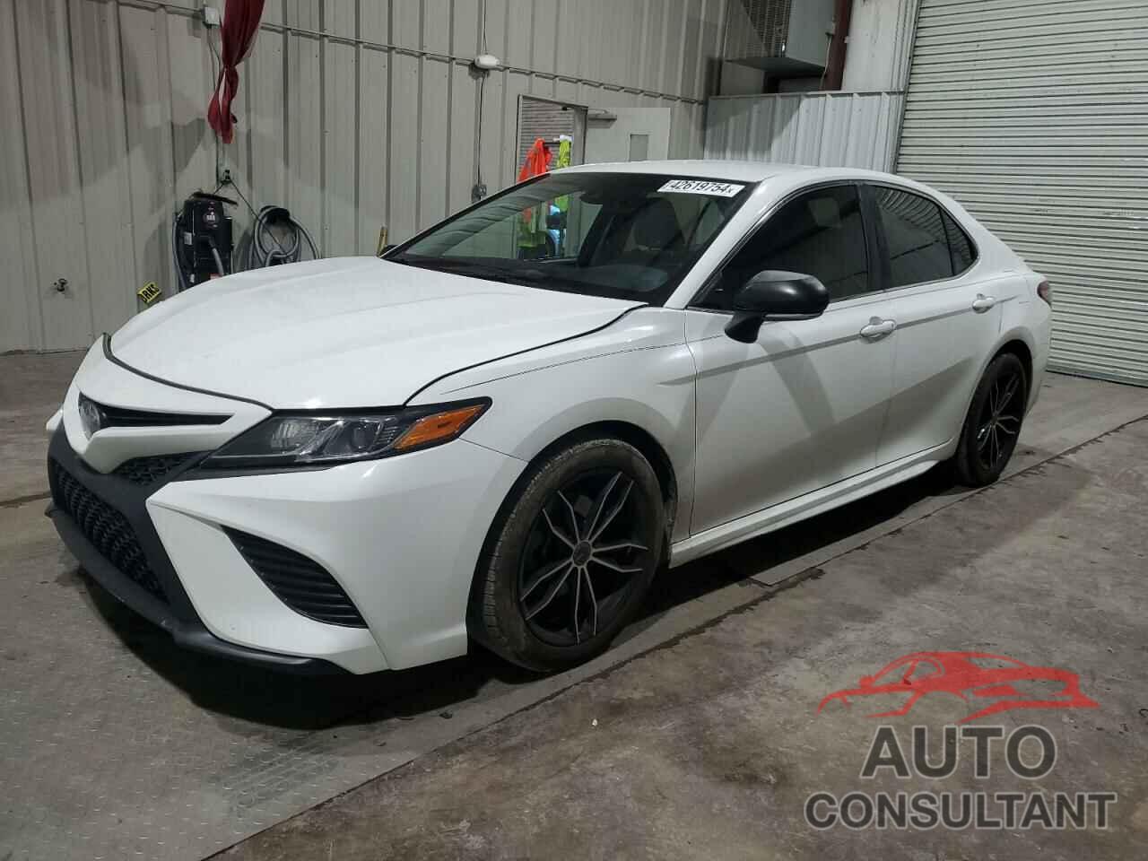 TOYOTA CAMRY 2018 - 4T1B11HK0JU623996