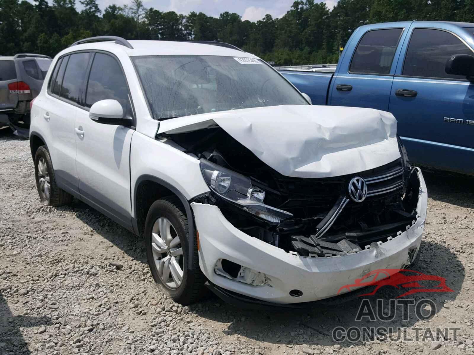 VOLKSWAGEN TIGUAN S 2017 - WVGAV7AXXHK027471