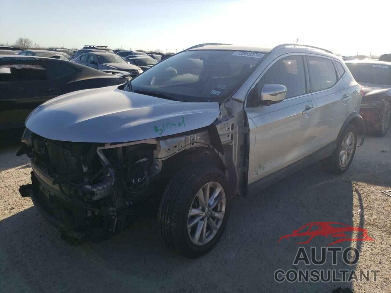 NISSAN ROGUE 2018 - JN1BJ1CP8JW184996