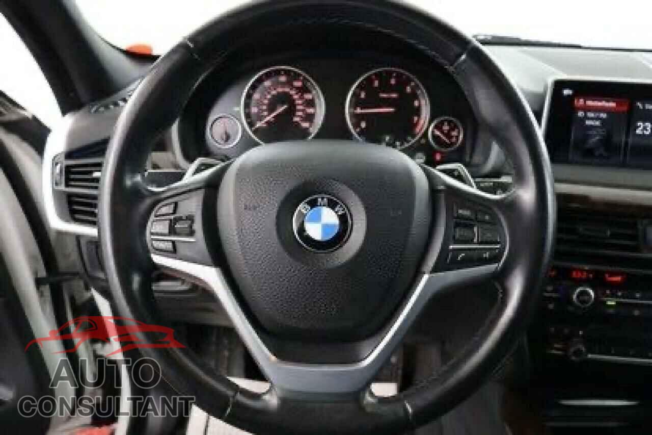 BMW X5 2018 - 5UXKR0C54JL070489