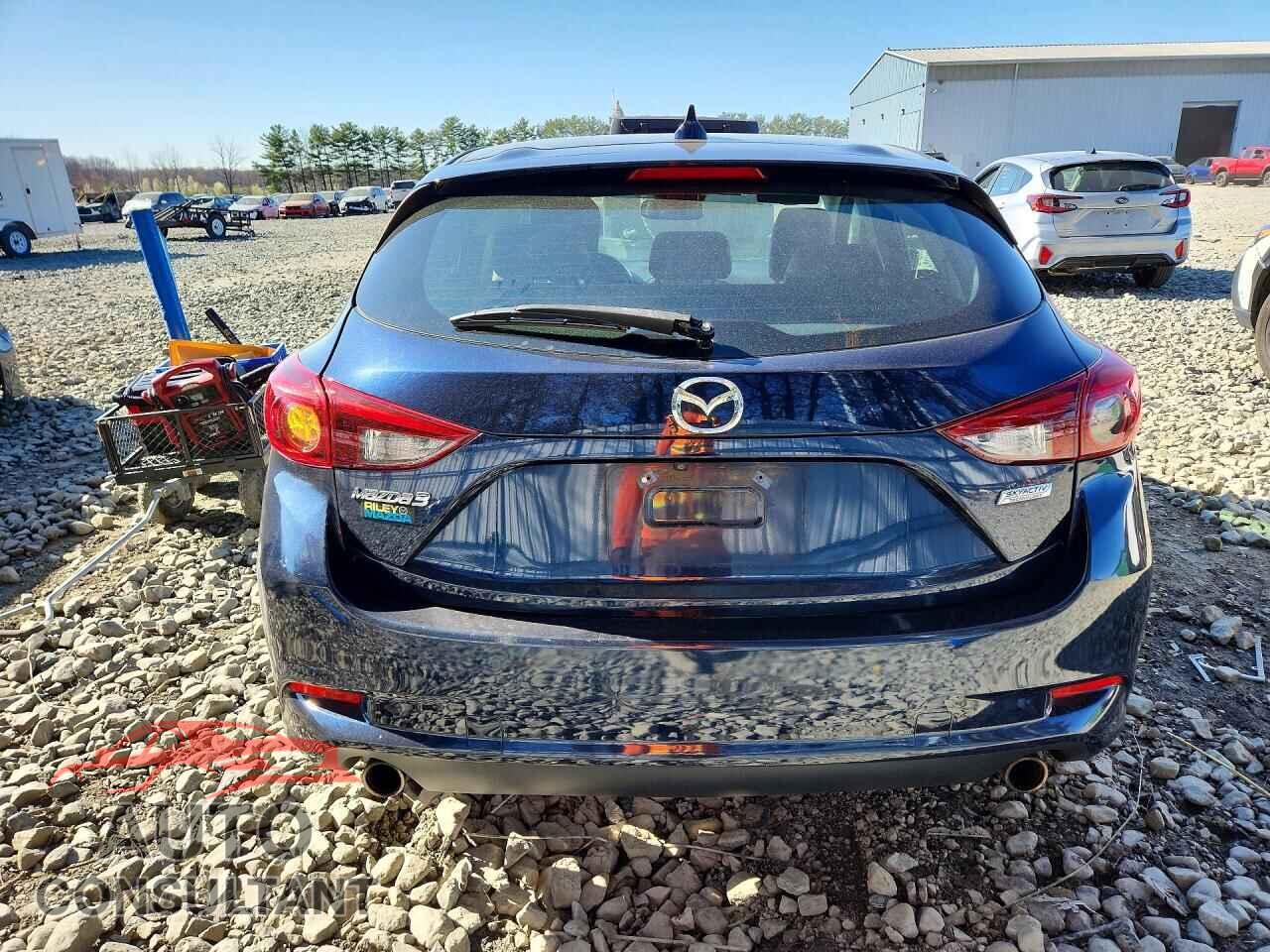 MAZDA 3 2018 - 3MZBN1M38JM270108