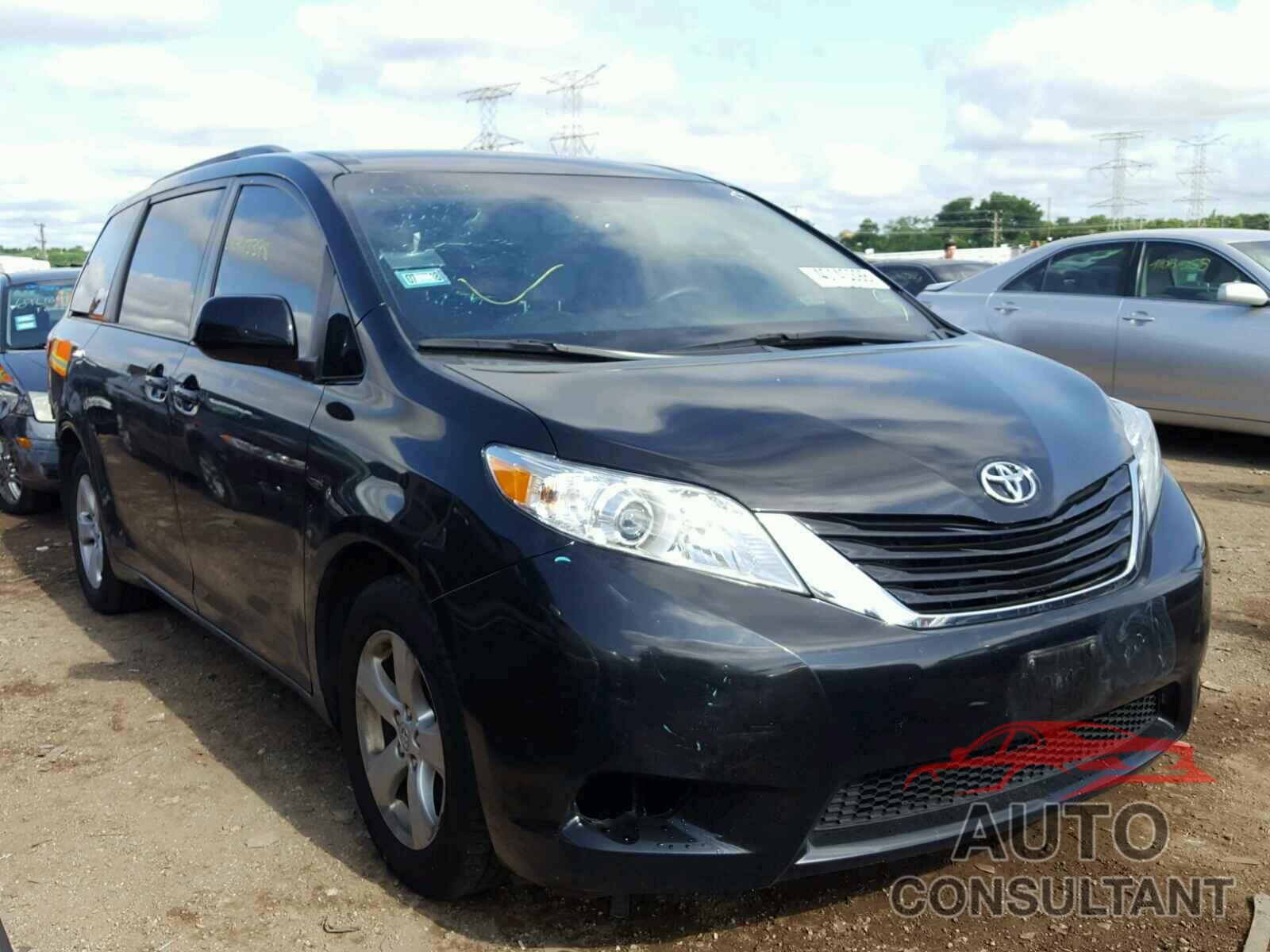 TOYOTA SIENNA LE 2015 - 5TDKK3DC9FS611675