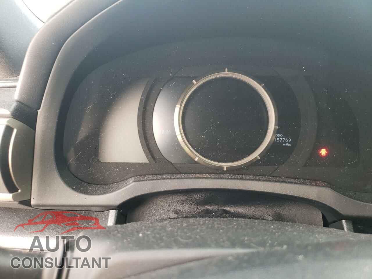 LEXUS IS 2017 - JTHBA1D27H5052987