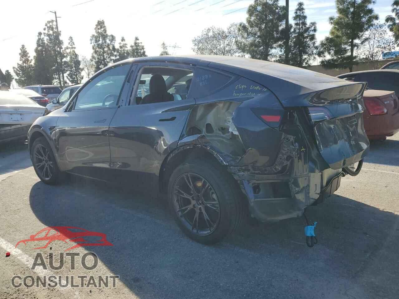 TESLA MODEL Y 2025 - 7SAYGDEE5SF242588