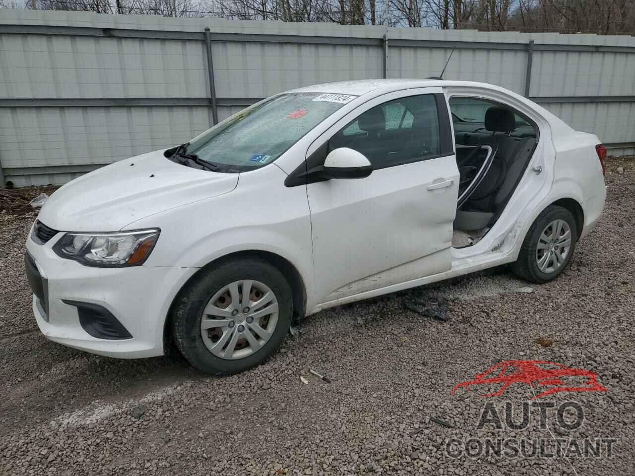 CHEVROLET SONIC 2017 - 1G1JB5SH8H4135738