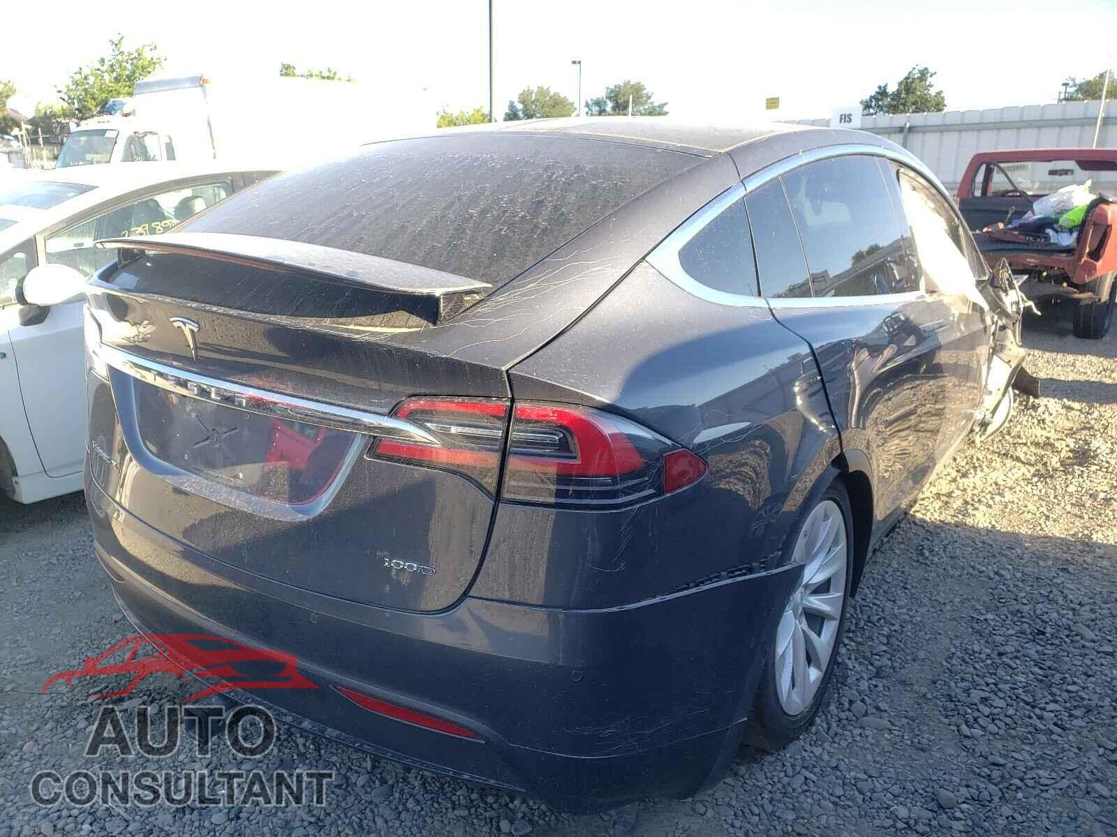 TESLA MODEL X 2018 - 5YJXCAE22JF089014