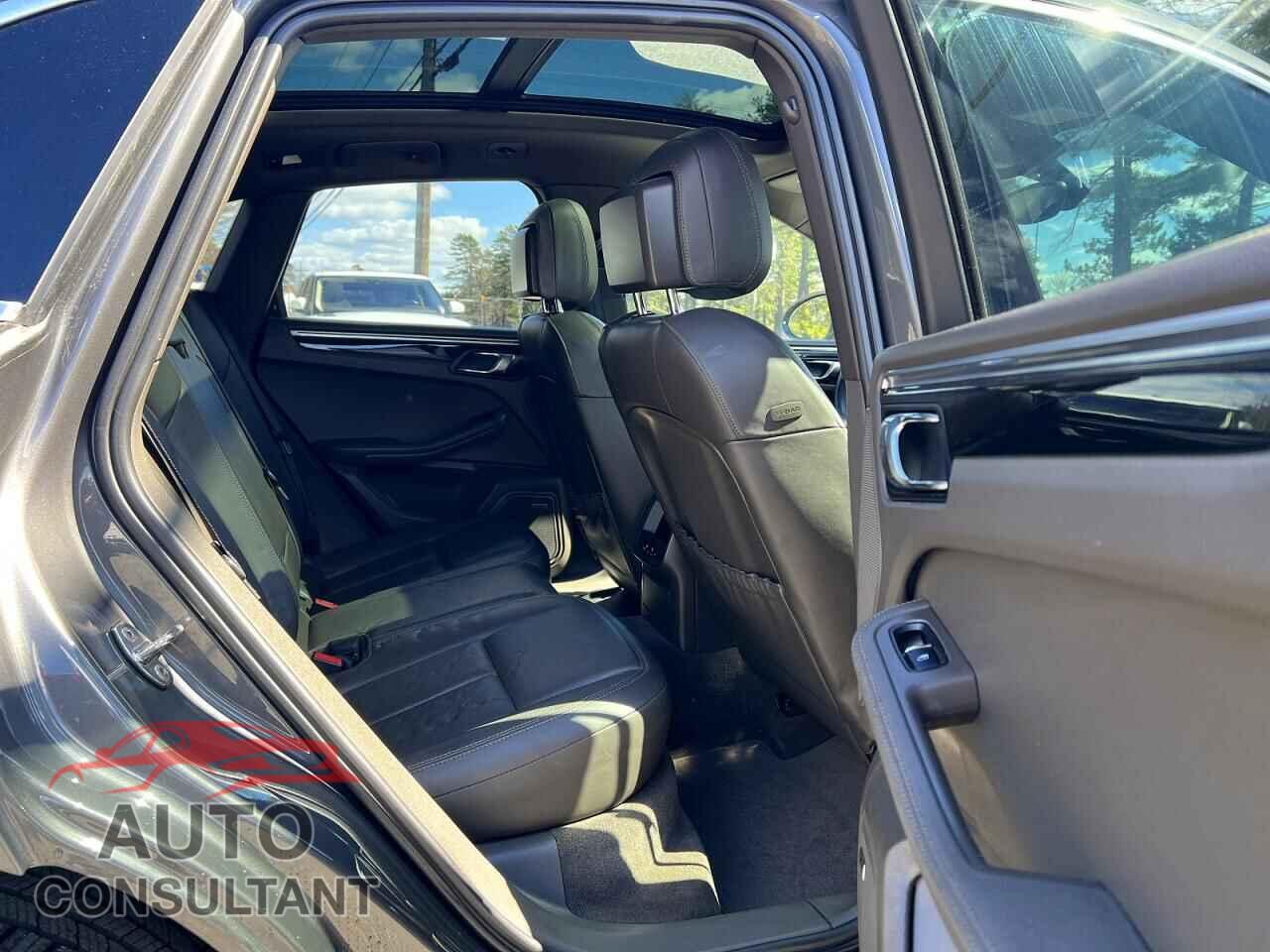 PORSCHE MACAN 2015 - WP1AB2A56FLB63200