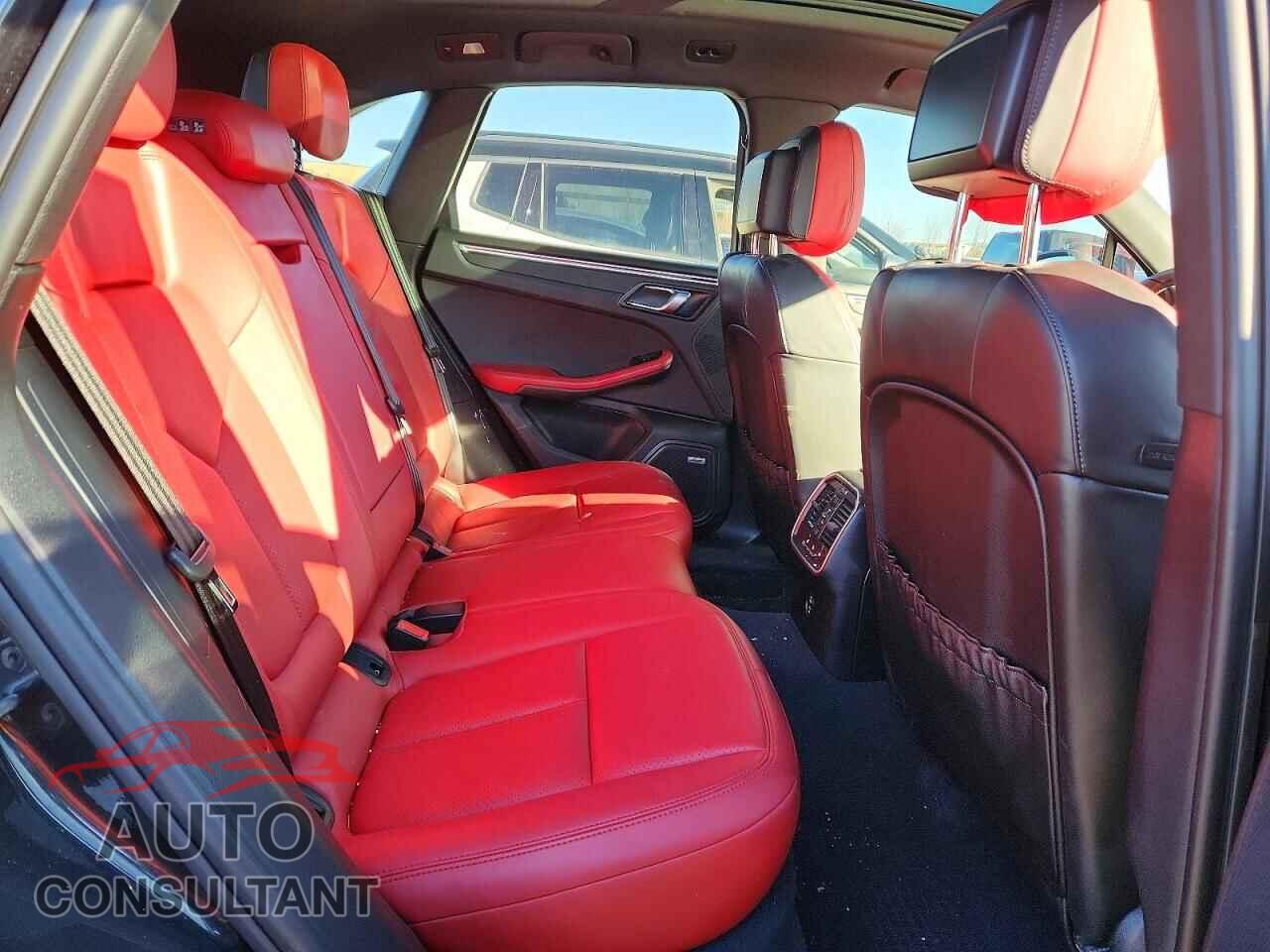 PORSCHE MACAN 2021 - WP1AA2A58MLB07095