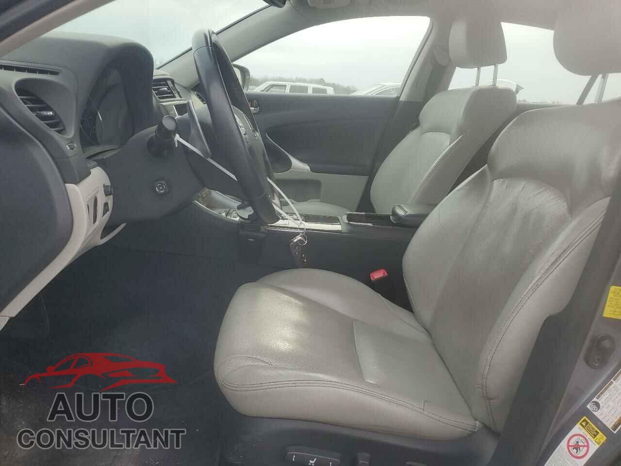 LEXUS IS 2012 - JTHCF5C28C5054111