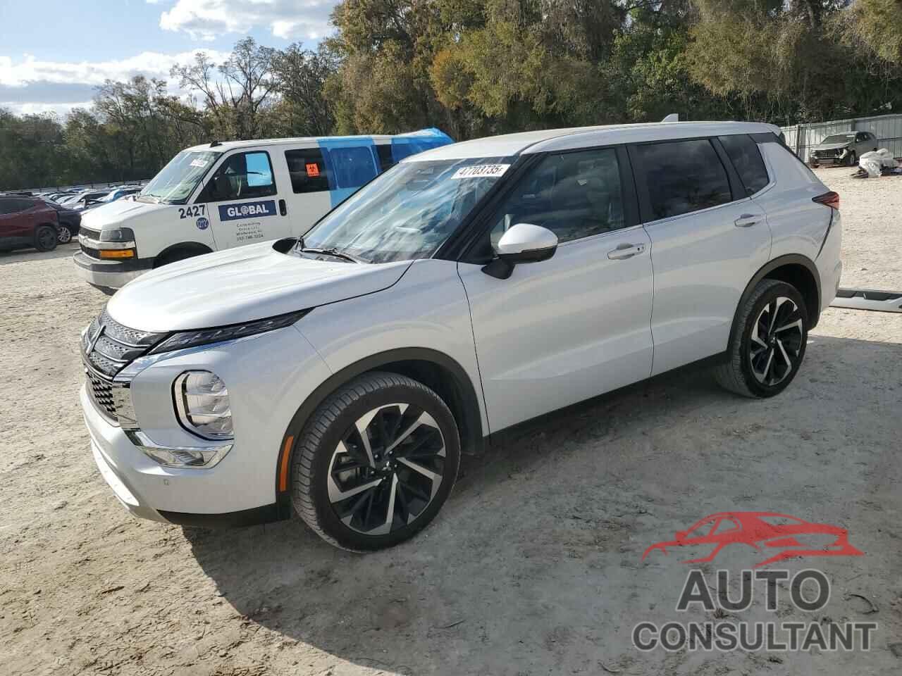 MITSUBISHI OUTLANDER 2023 - JA4J3UA87PZ032788