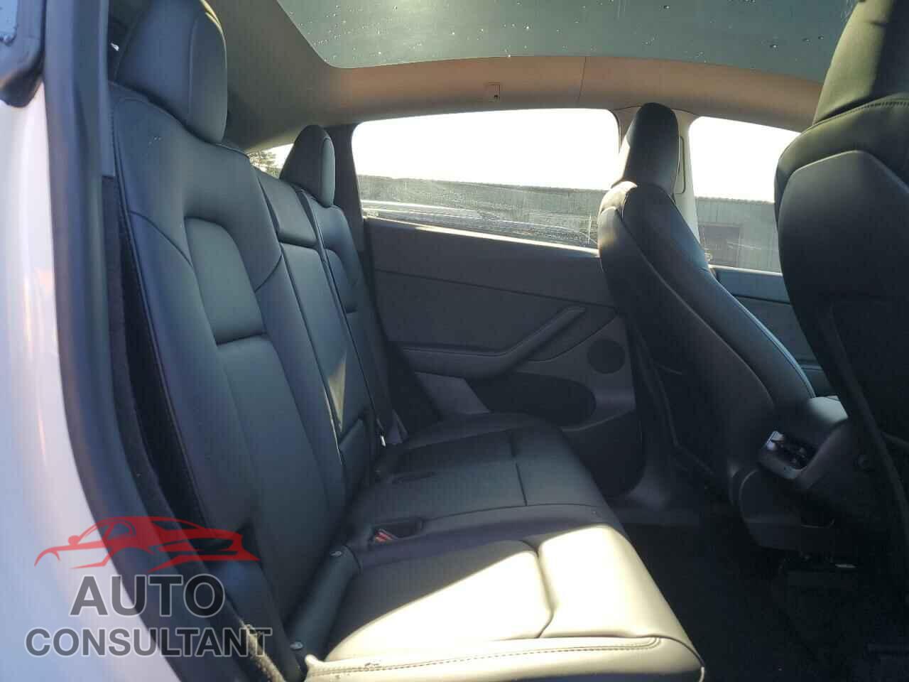 TESLA MODEL Y 2023 - 7SAYGDEE0PF683083