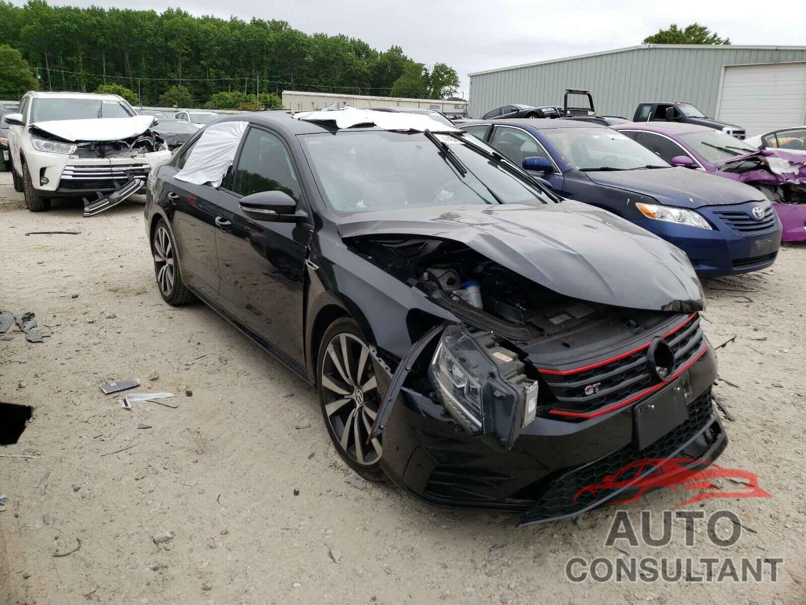 VOLKSWAGEN PASSAT 2018 - 1VWJM7A34JC051606
