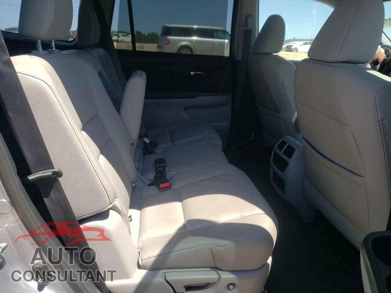 HONDA PILOT 2017 - 5FNYF5H97HB008093