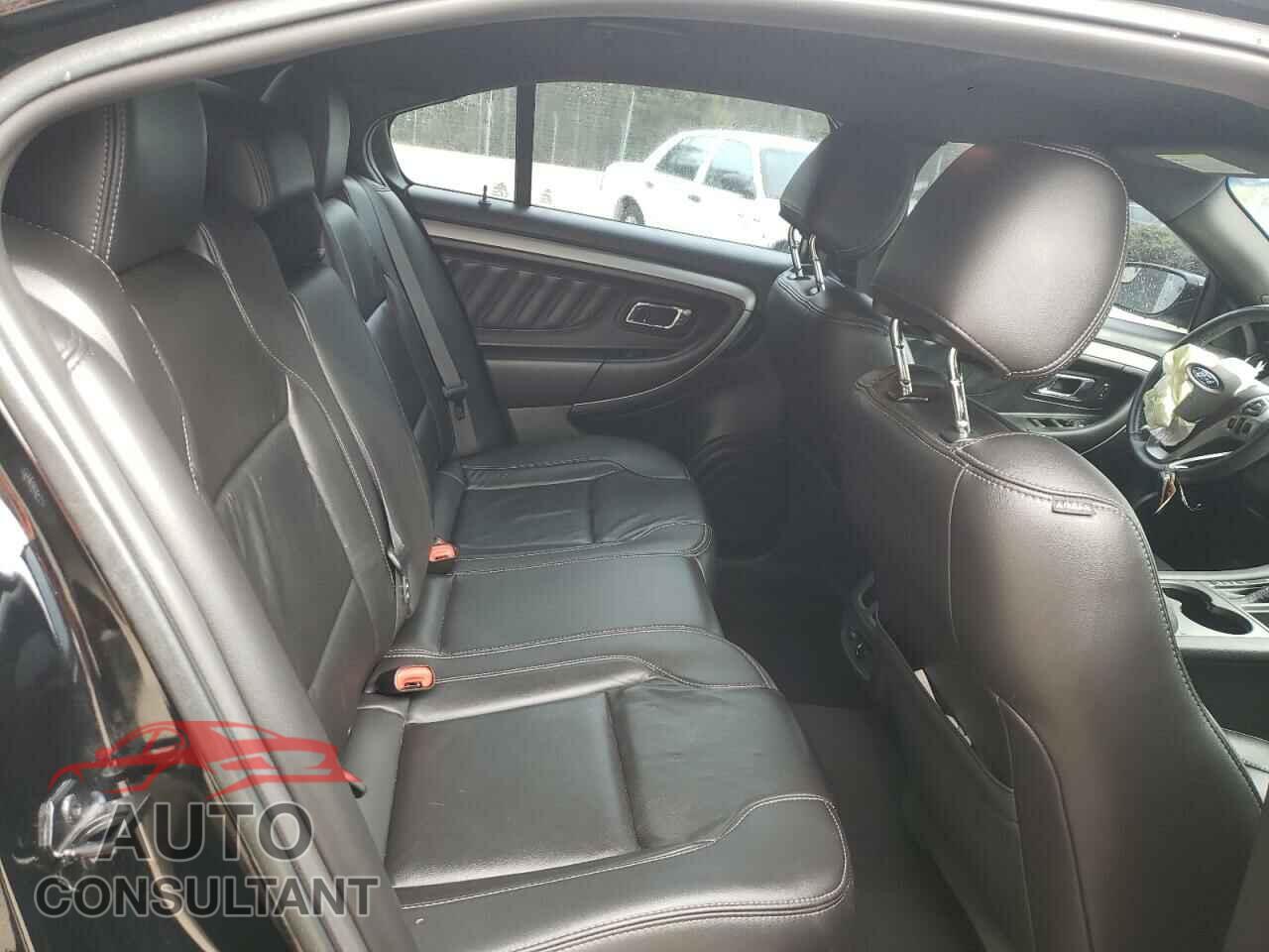 FORD TAURUS 2018 - 1FAHP2E83JG138509