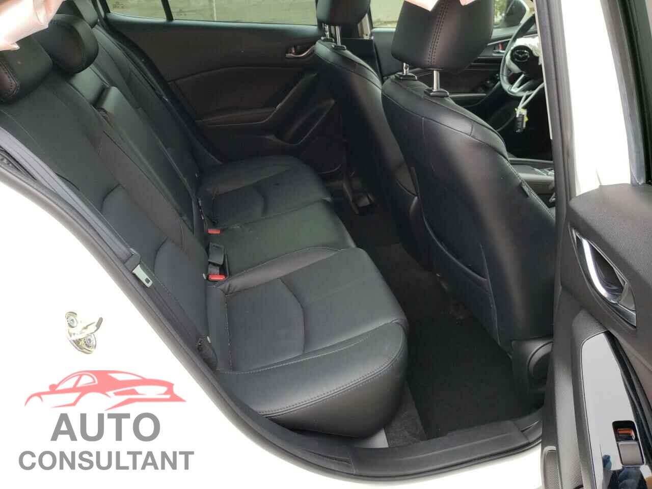 MAZDA 3 2018 - 3MZBN1W32JM251793