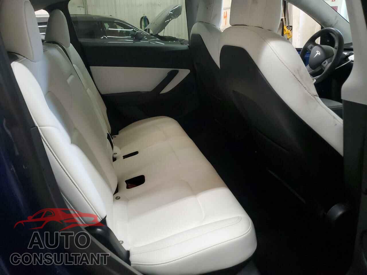 TESLA MODEL Y 2021 - 5YJYGDEEXMF070266