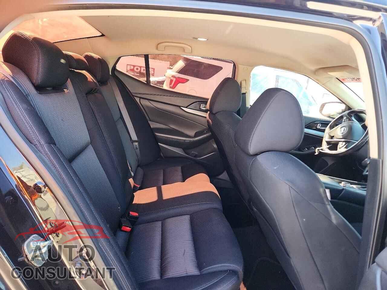 NISSAN MAXIMA 2017 - 1N4AA6AP7HC403473