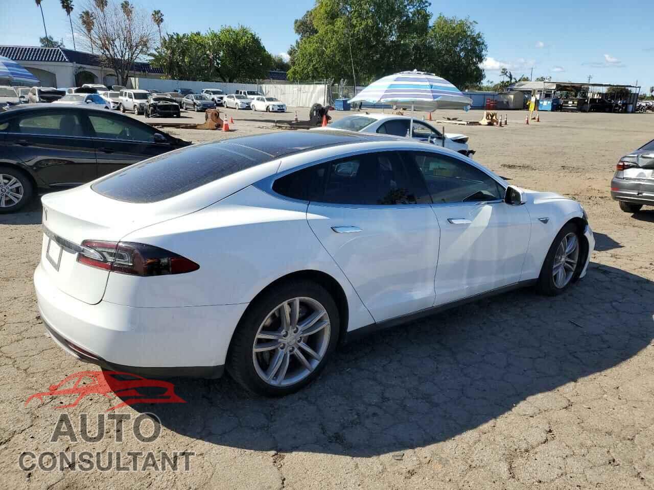 TESLA MODEL S 2013 - 5YJSA1CG8DFP17709